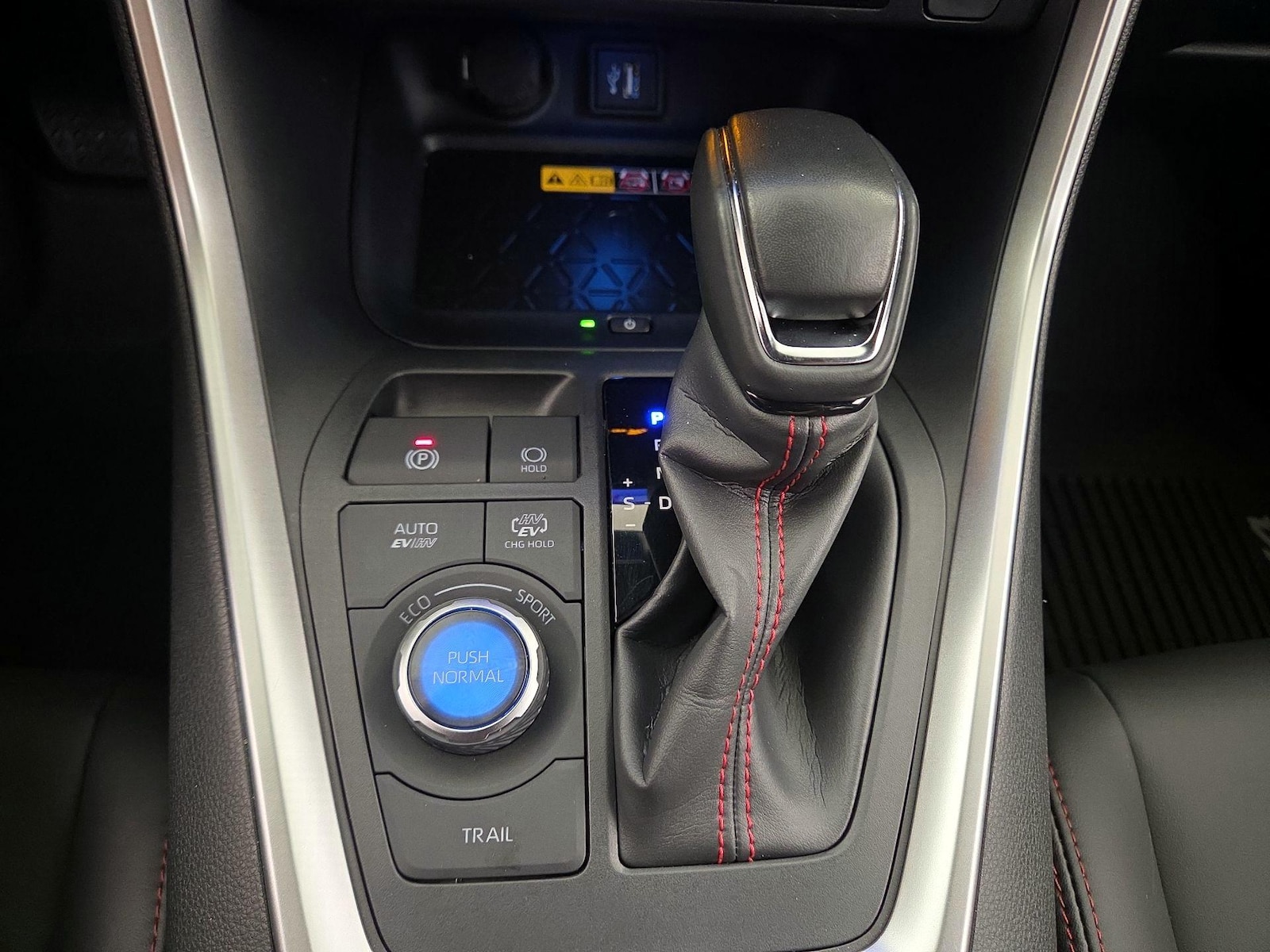 2024 Toyota RAV4 XSE - Photo 18