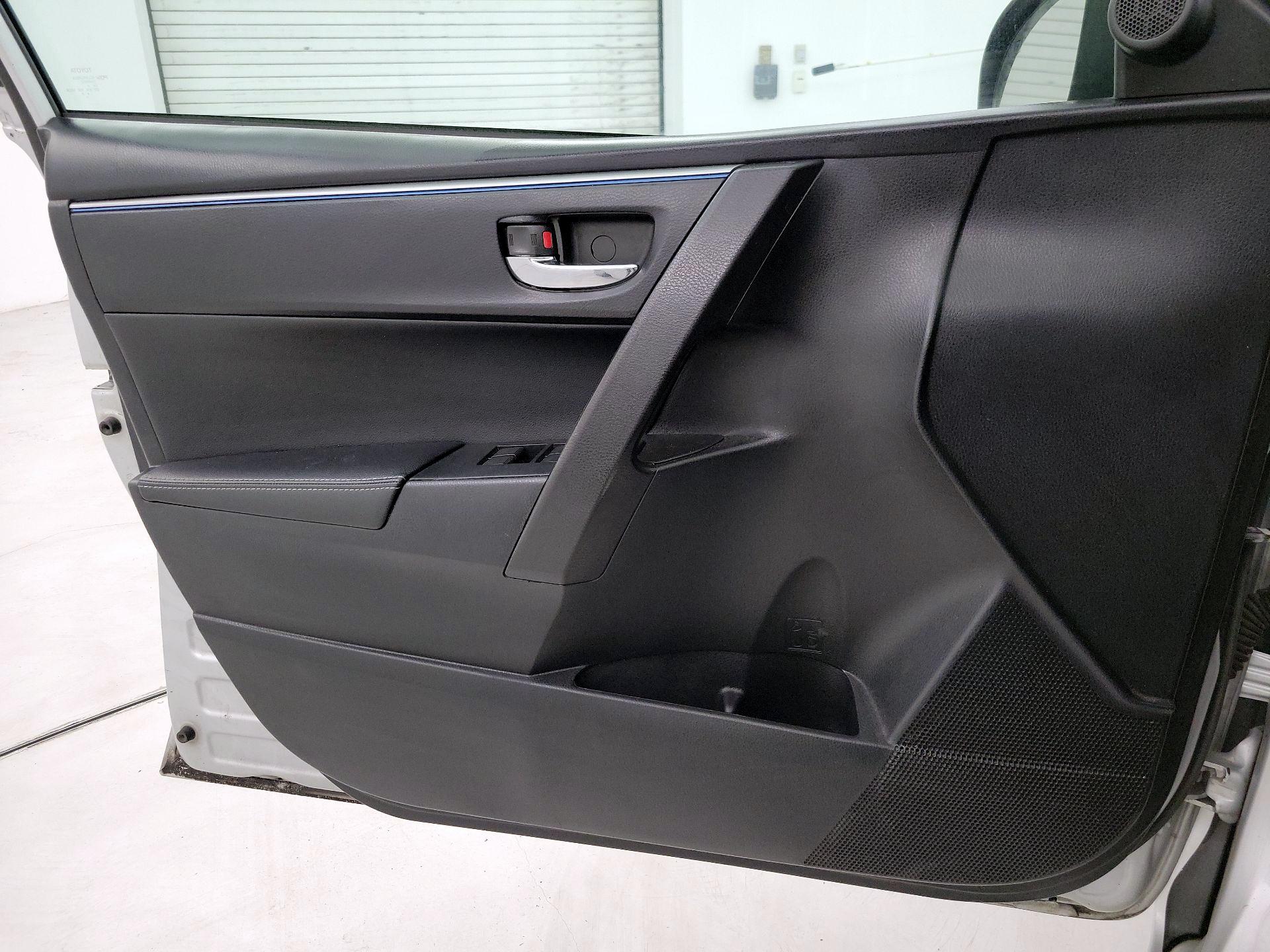 Thumbnail: 2015 Toyota Corolla - 12