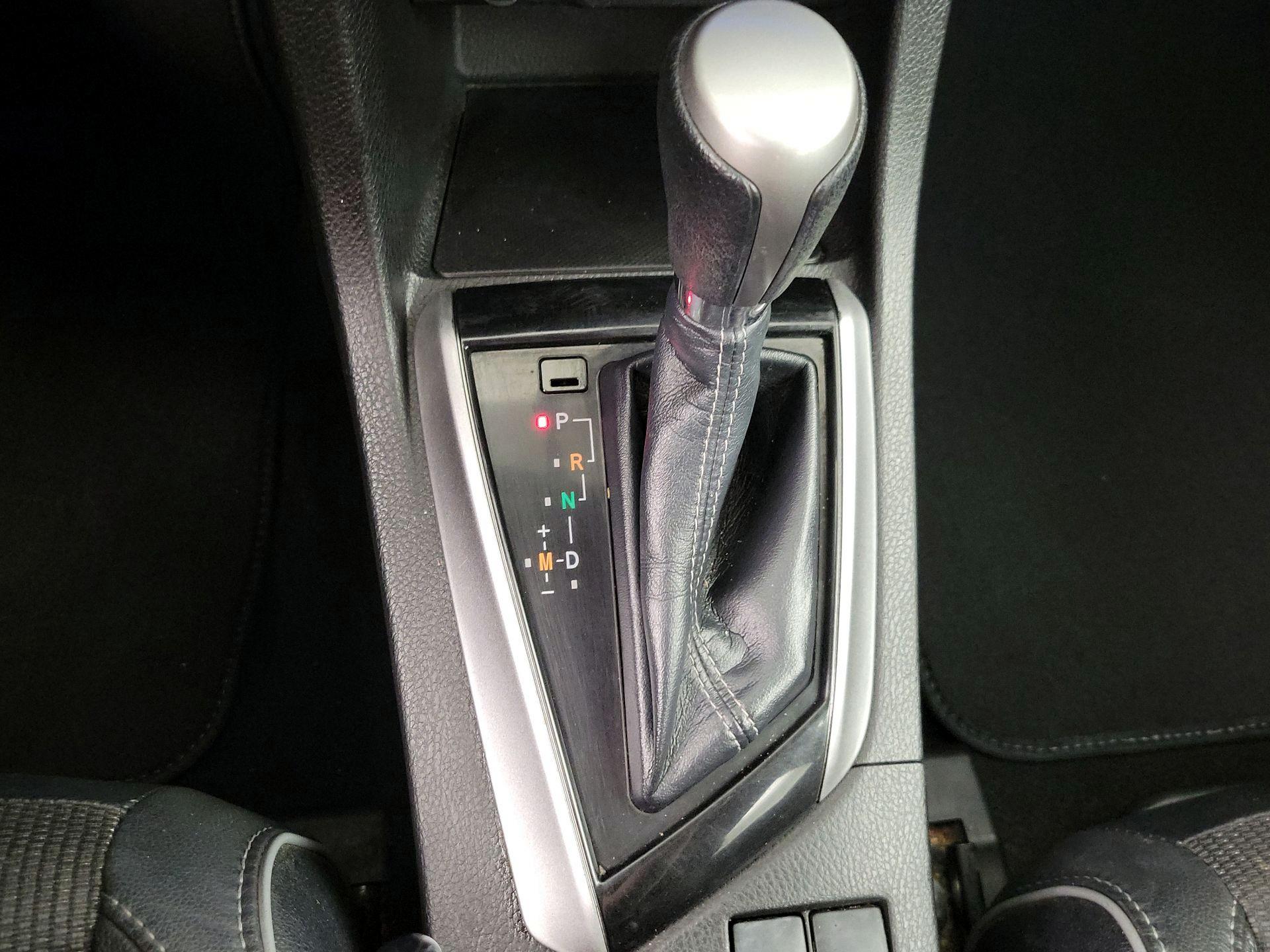 Thumbnail: 2015 Toyota Corolla - 17
