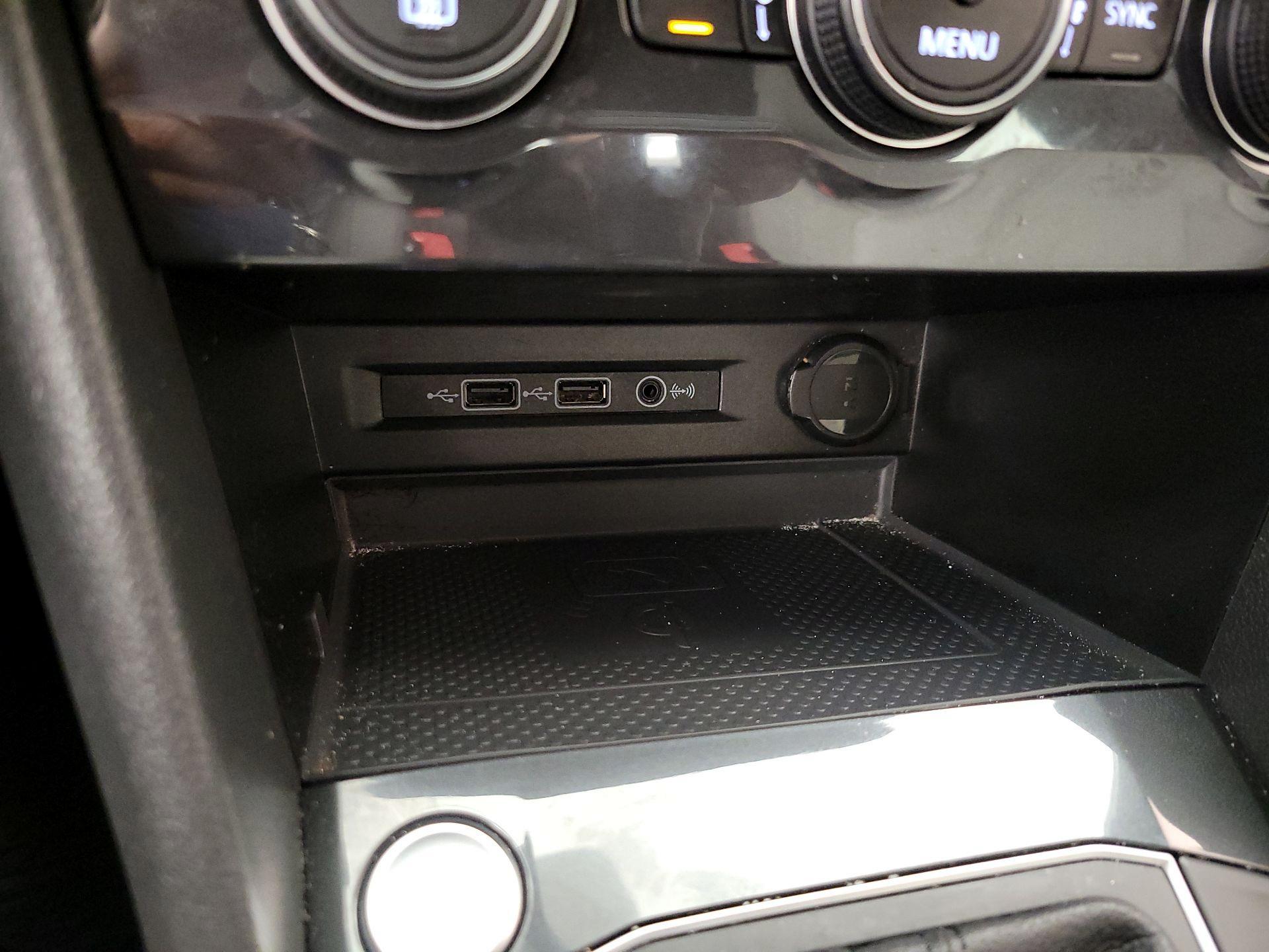 Thumbnail: 2020 Volkswagen Tiguan - 18
