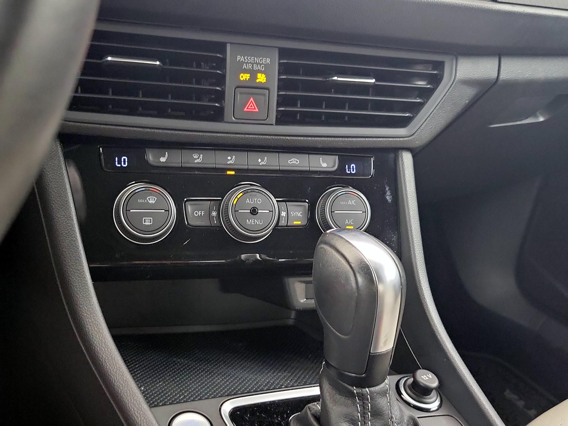 Thumbnail: 2020 Volkswagen Jetta - 16