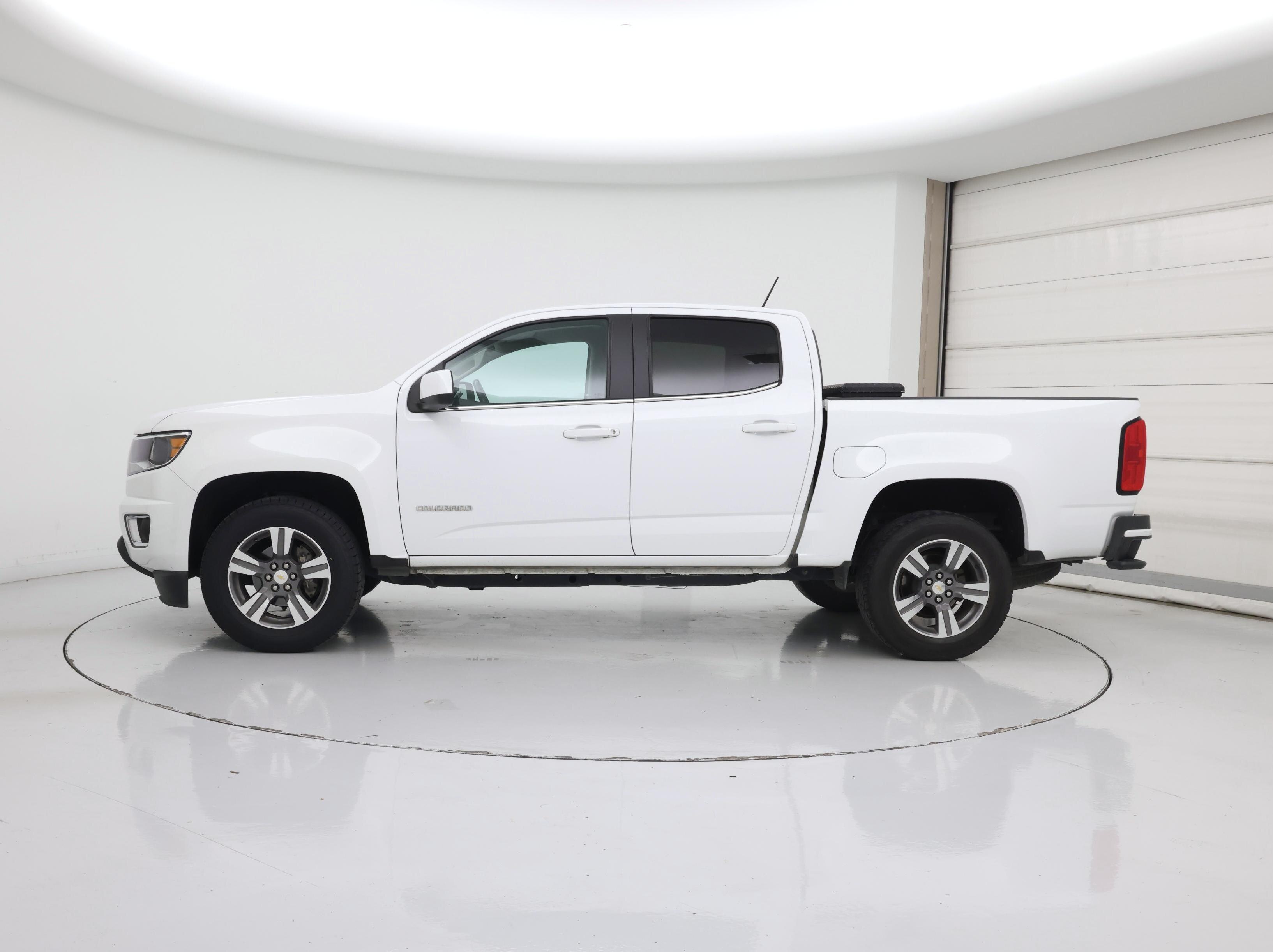 Thumbnail: 2017 Chevrolet Colorado - 3