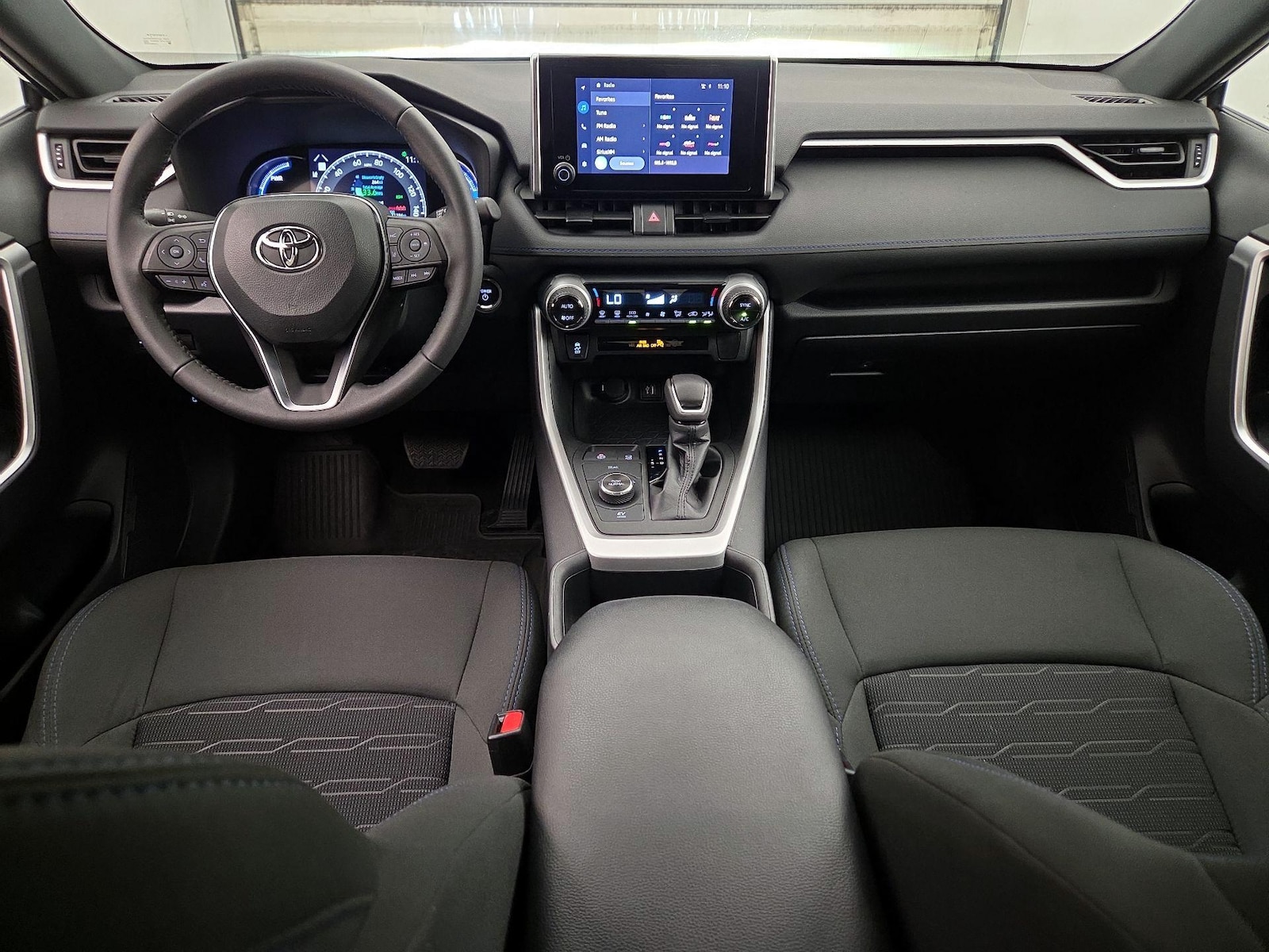 2023 Toyota RAV4 SE - Photo 10