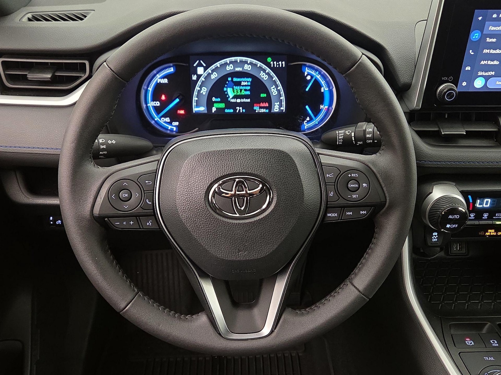 2023 Toyota RAV4 SE - Photo 11