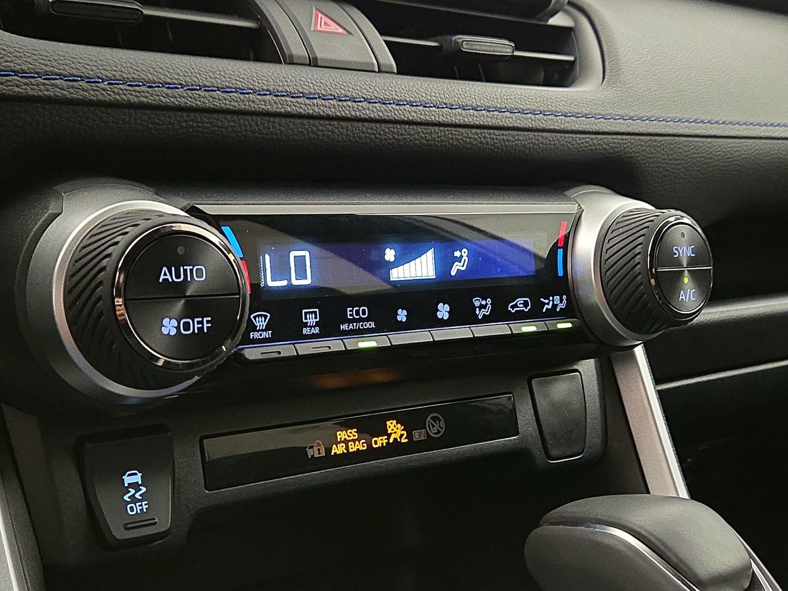2023 Toyota RAV4 SE - Photo 17