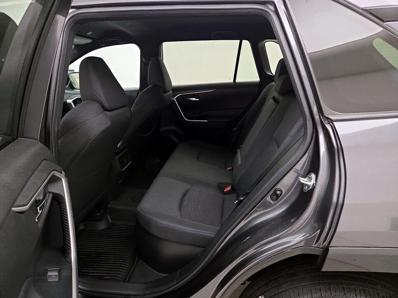 2023 Toyota RAV4 SE - Photo 20