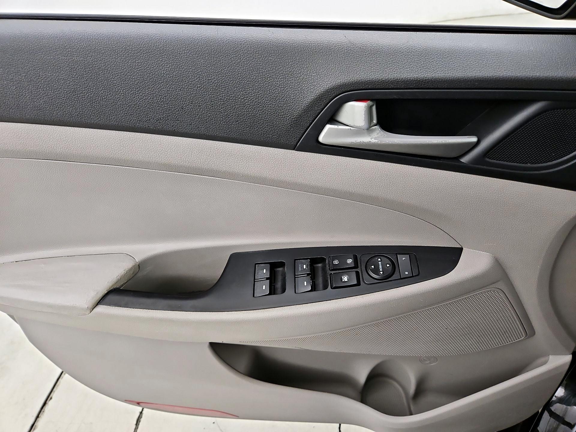 Thumbnail: 2020 Hyundai Tucson - 10