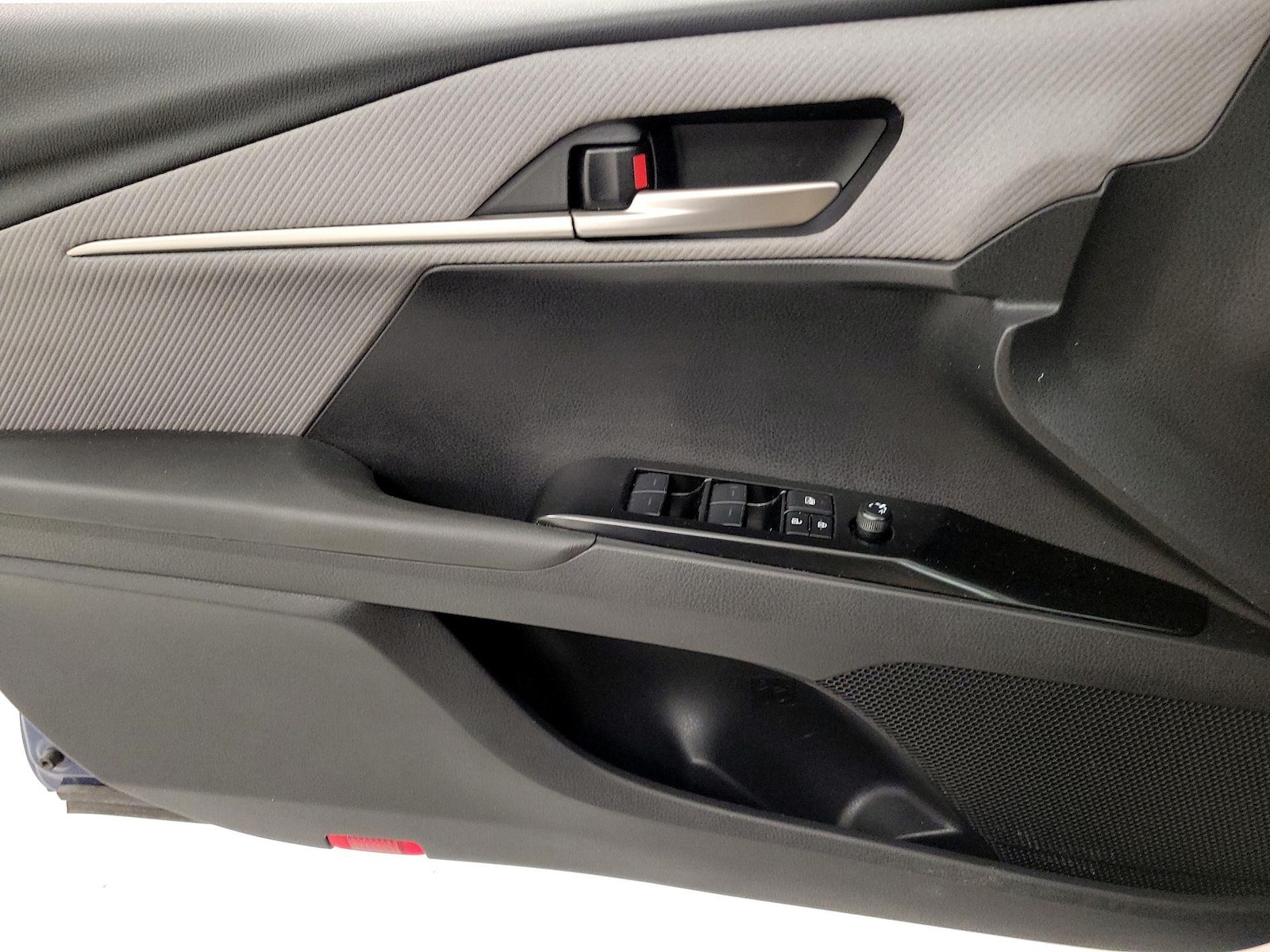 2026 Toyota Camry SE - Photo 13