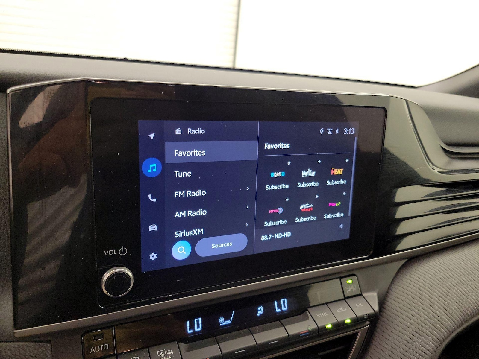 2026 Toyota Camry SE - Photo 16