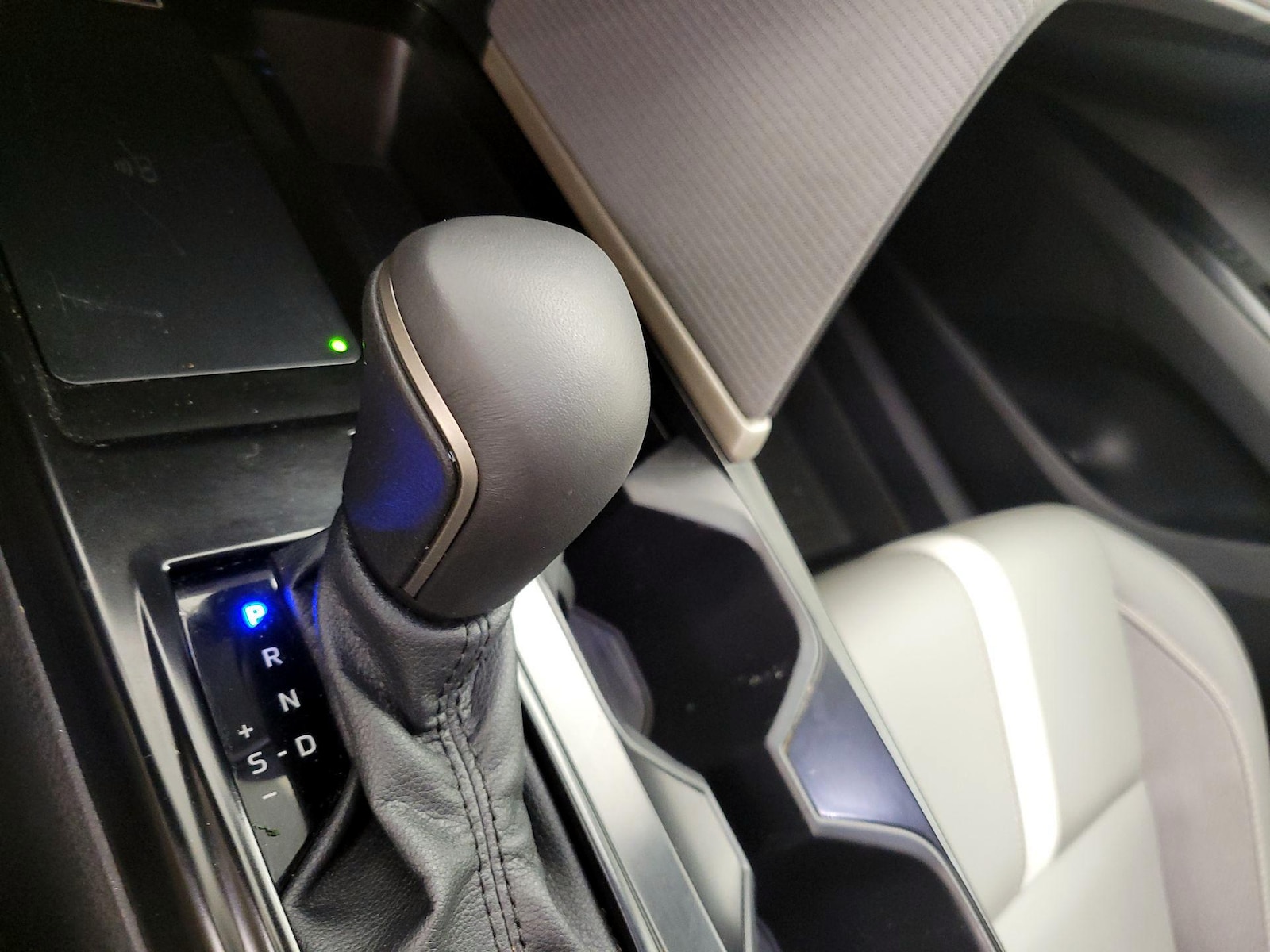 2026 Toyota Camry SE - Photo 18
