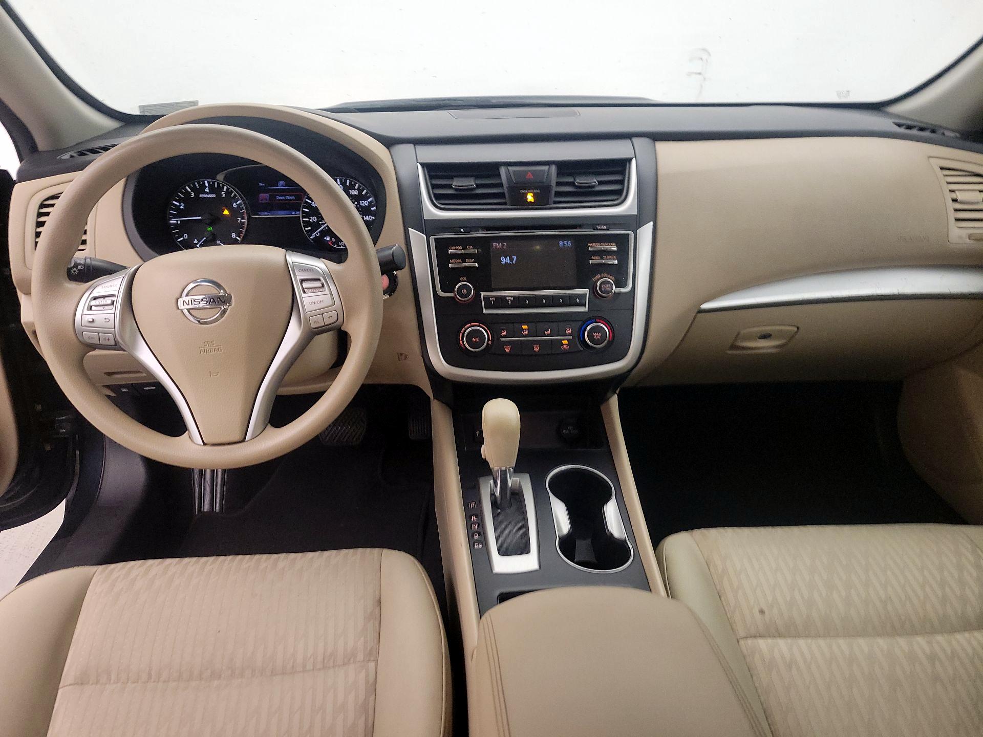 Thumbnail: 2016 Nissan Altima - 9