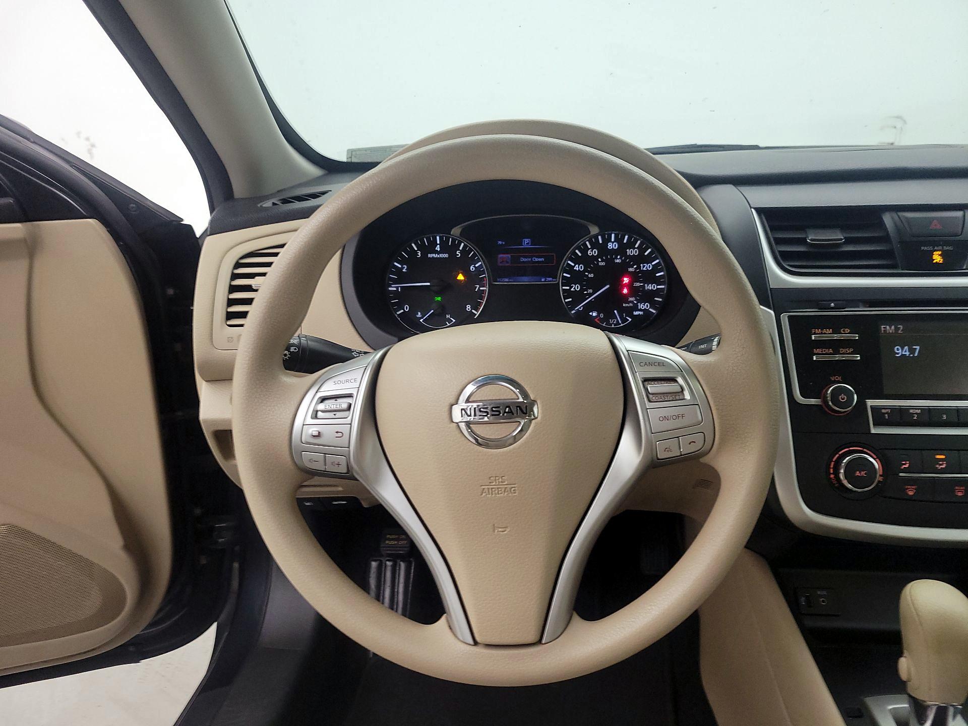 Thumbnail: 2016 Nissan Altima - 10