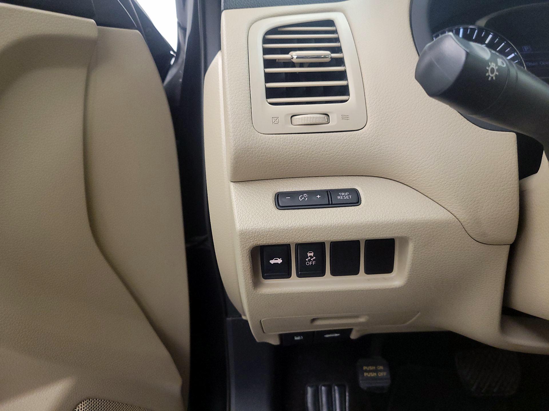 Thumbnail: 2016 Nissan Altima - 13
