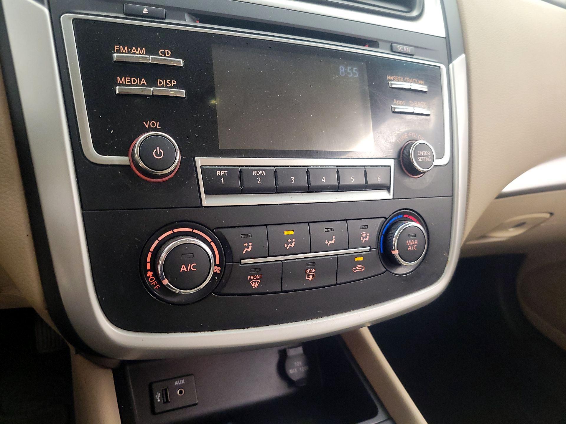 Thumbnail: 2016 Nissan Altima - 16