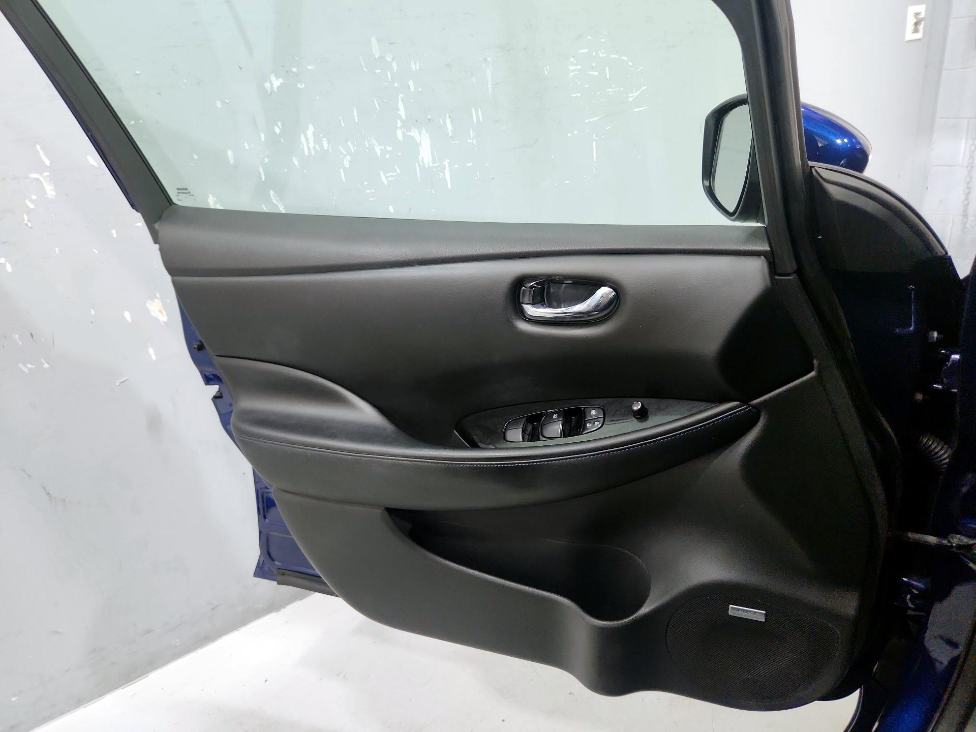 Thumbnail: 2022 Nissan Leaf - 12