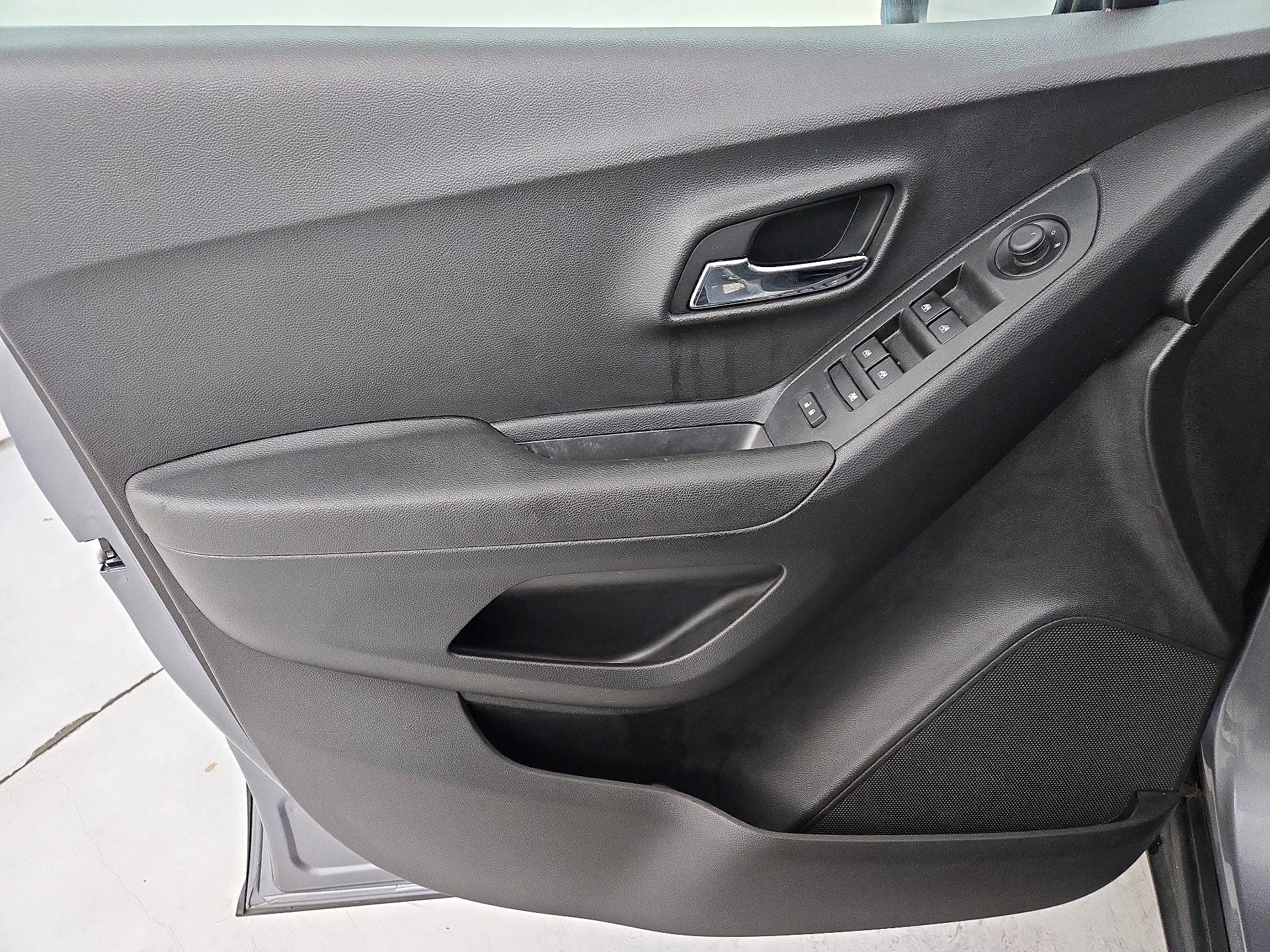 Thumbnail: 2020 Chevrolet Trax - 12