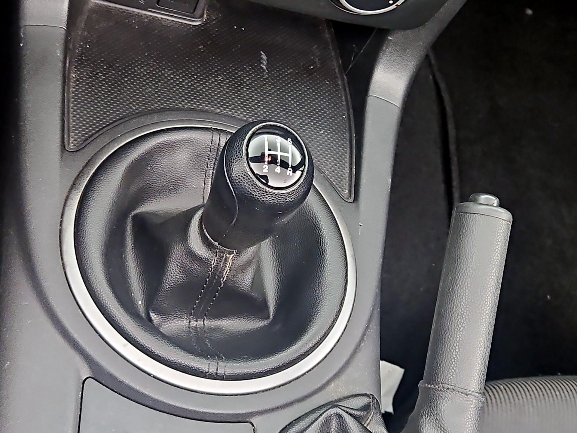 Thumbnail: 2015 Mazda MX-5 Miata - 16