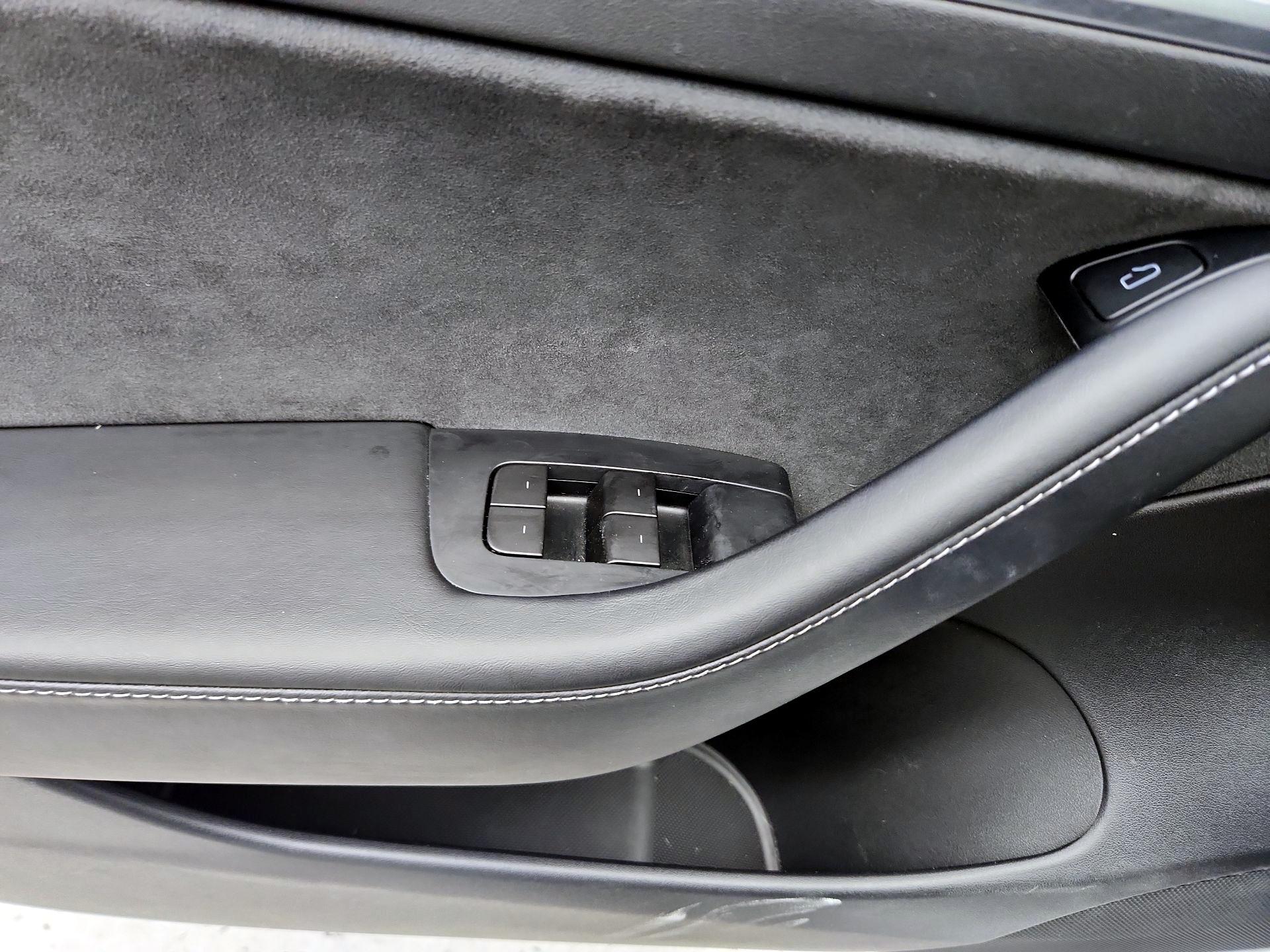Thumbnail: 2021 Tesla Model 3 - 12
