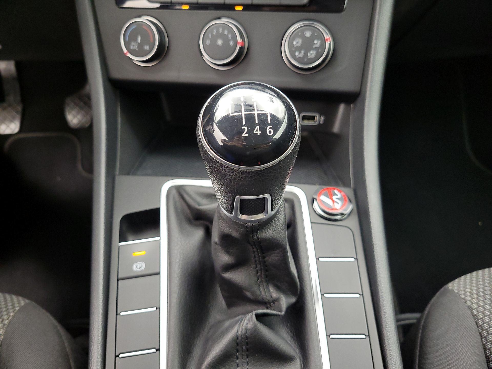 Thumbnail: 2019 Volkswagen Jetta - 17