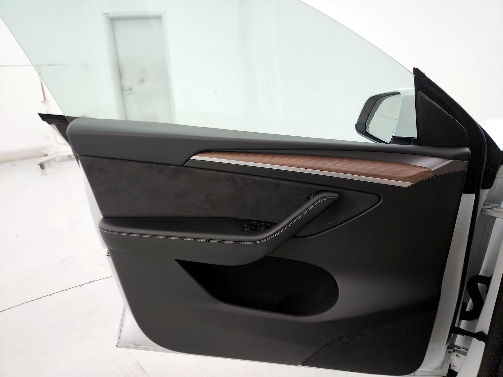 2024 Tesla Model Y Long Range - Photo 13
