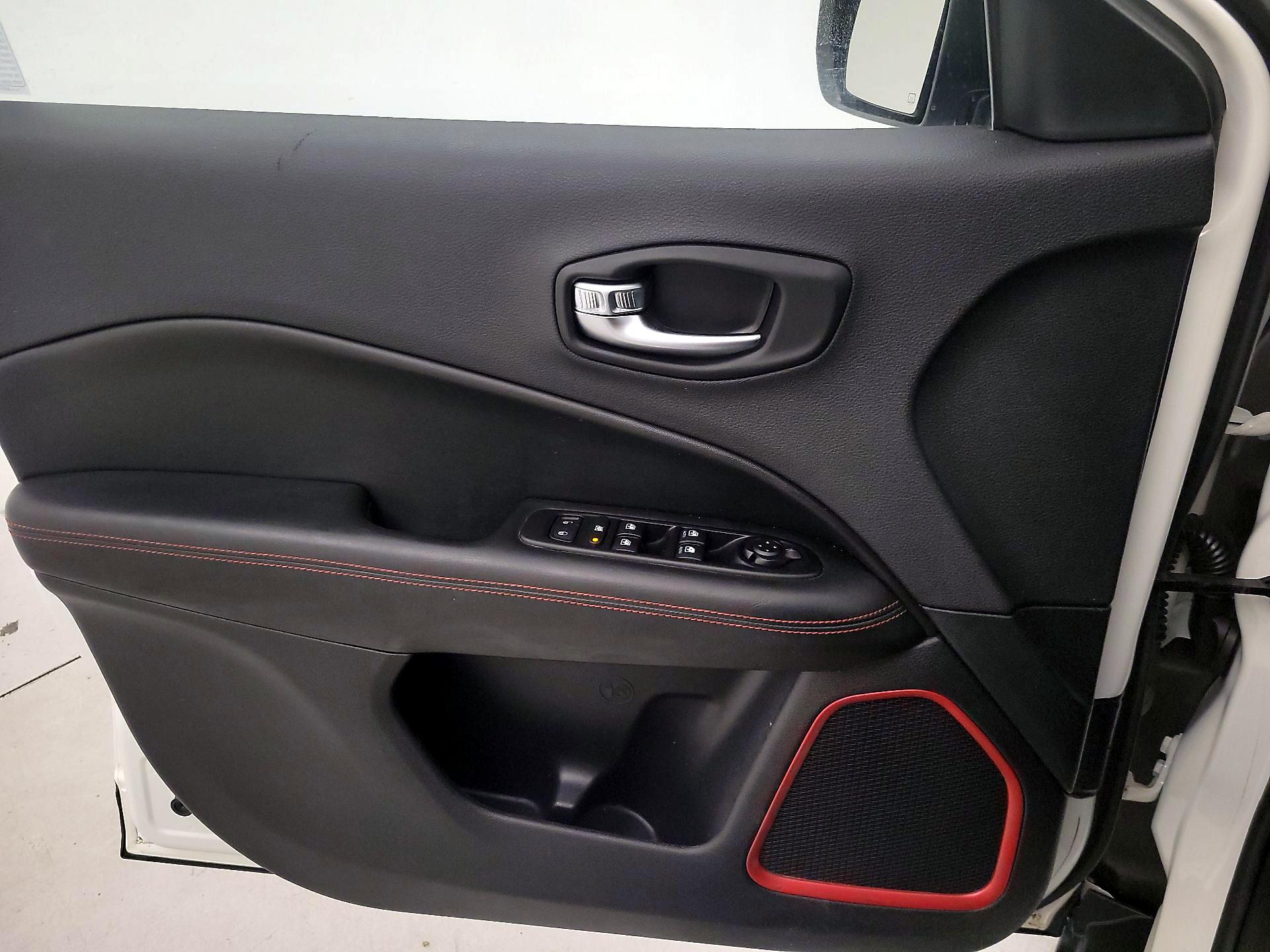 Thumbnail: 2021 Jeep Compass - 12