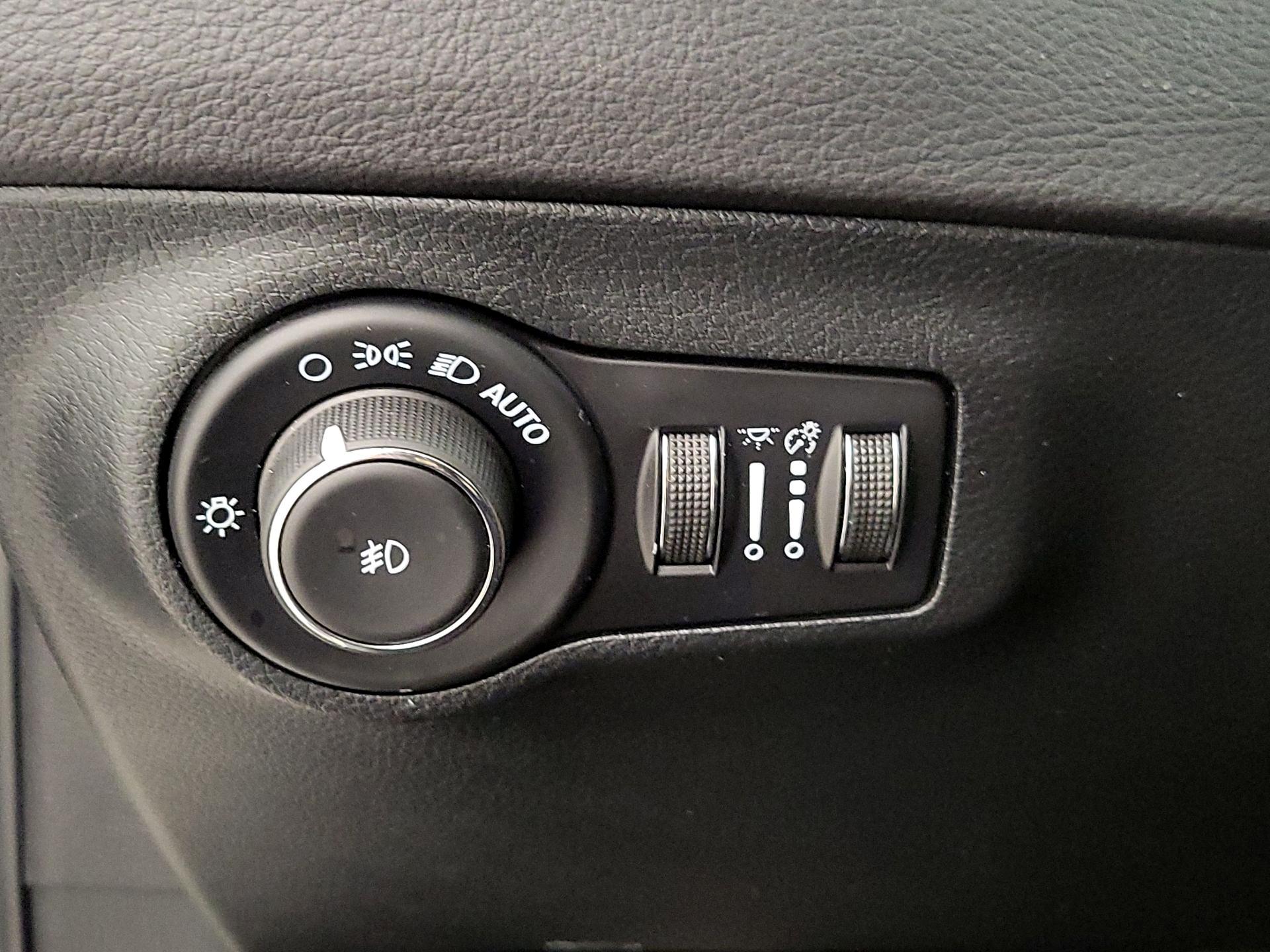 Thumbnail: 2021 Jeep Compass - 13