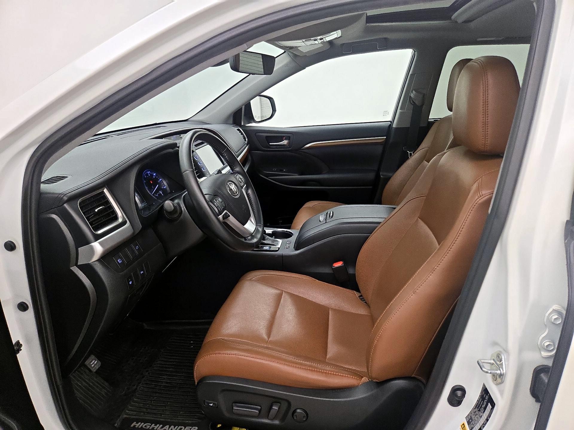 Thumbnail: 2019 Toyota Highlander - 11