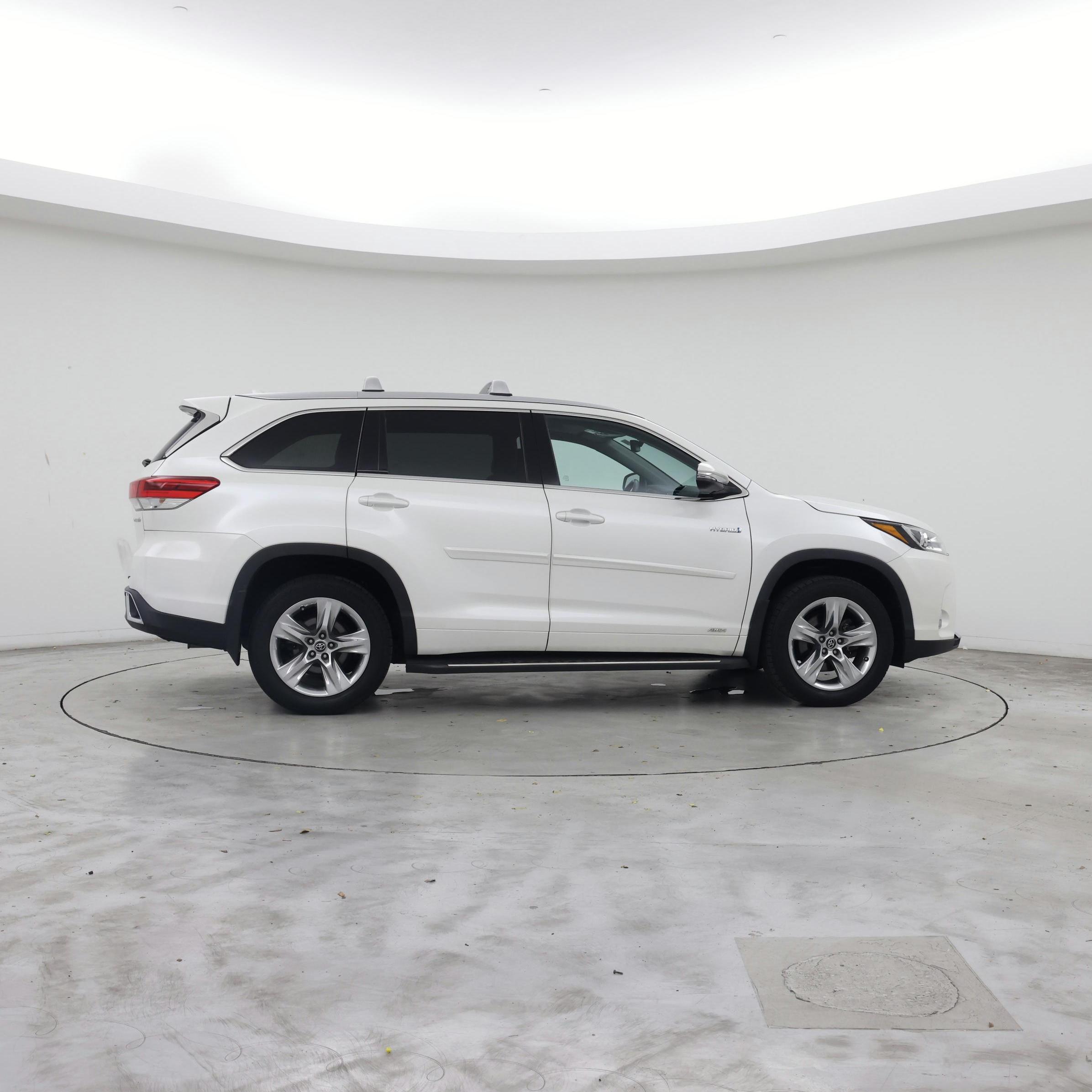 Thumbnail: 2019 Toyota Highlander - 7