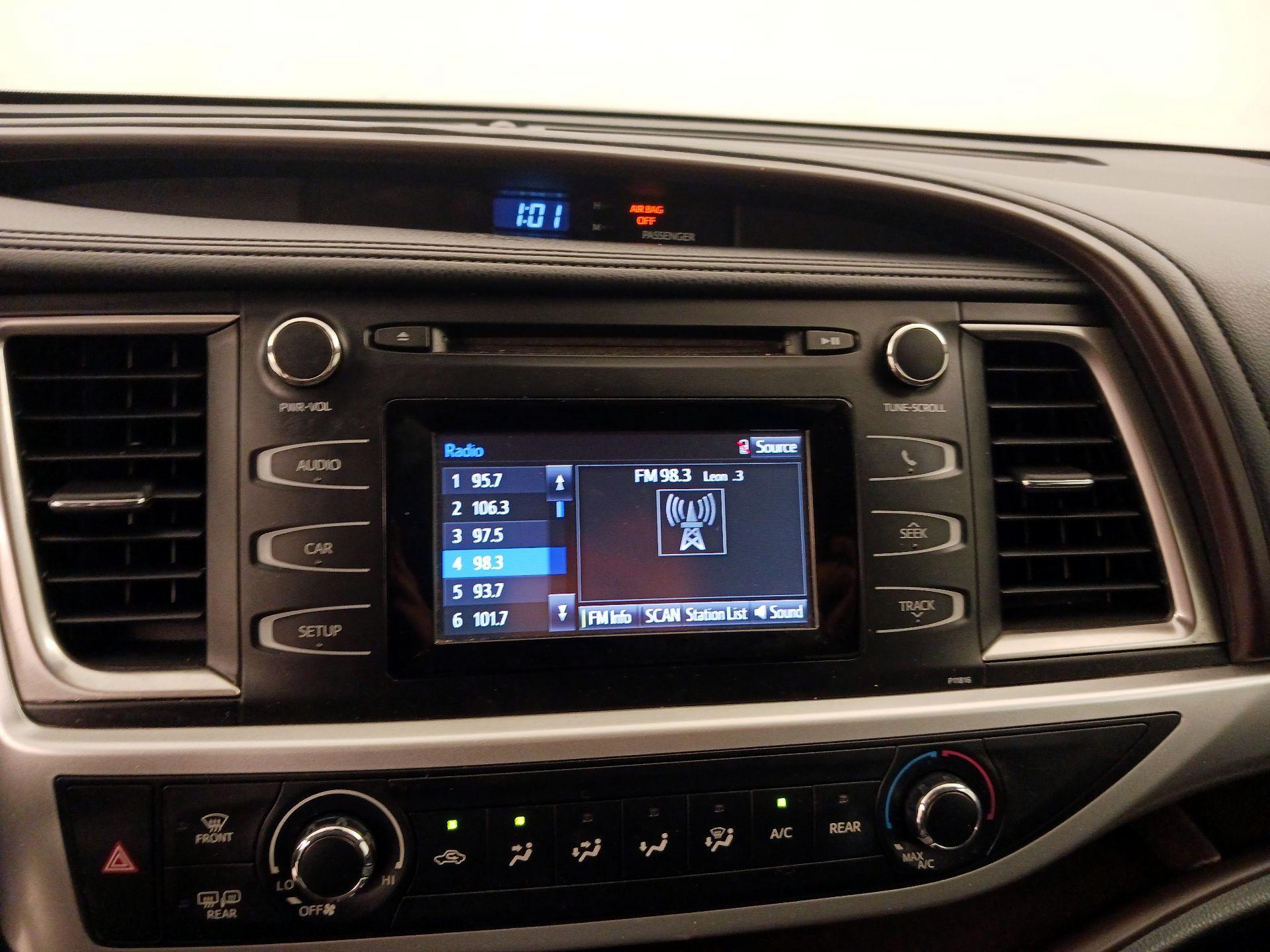 Thumbnail: 2019 Toyota Highlander - 15