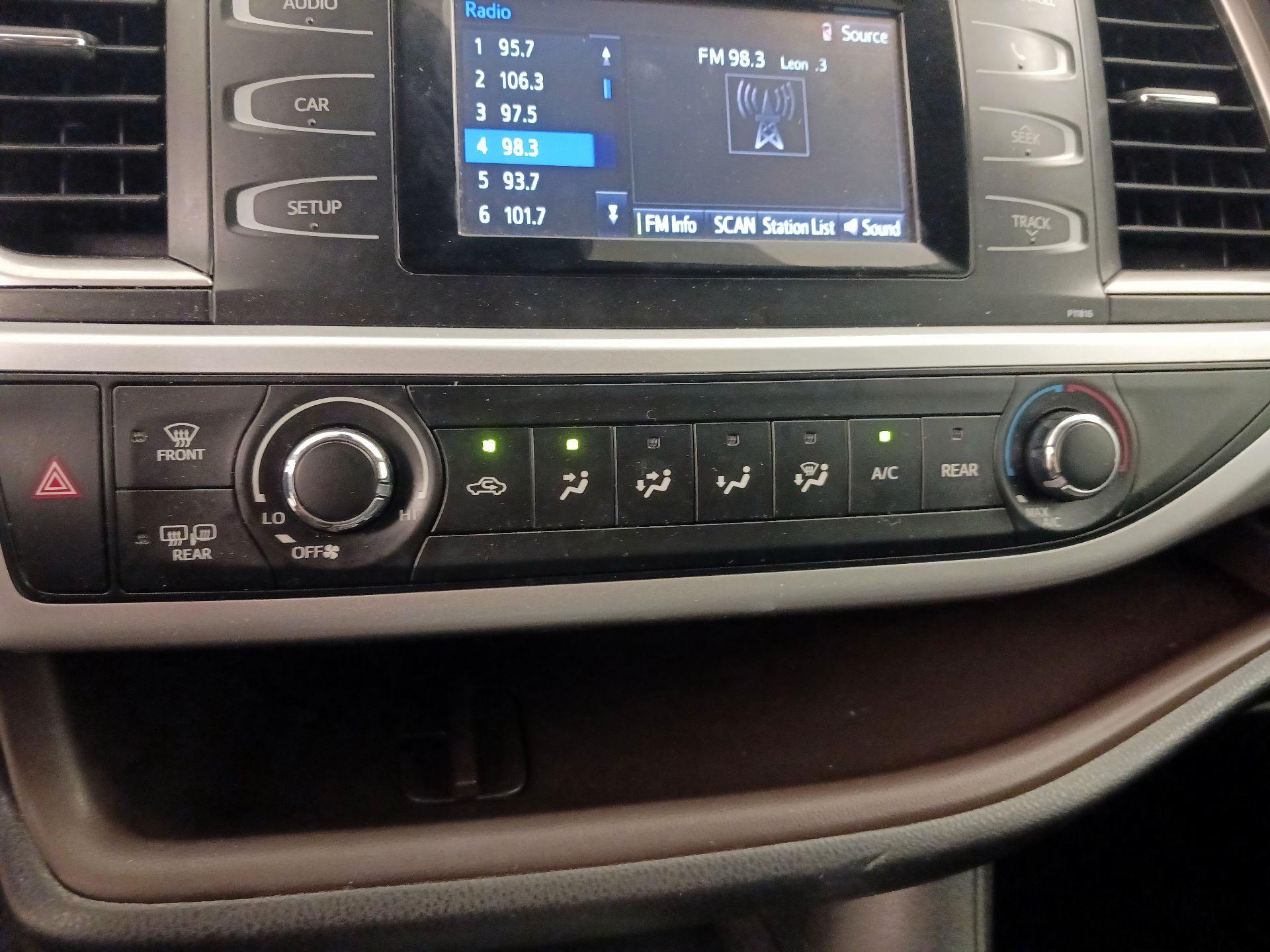 Thumbnail: 2019 Toyota Highlander - 16