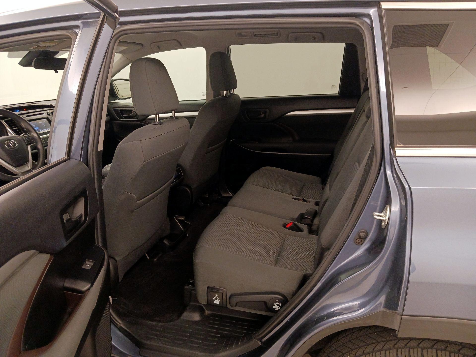 Thumbnail: 2019 Toyota Highlander - 19