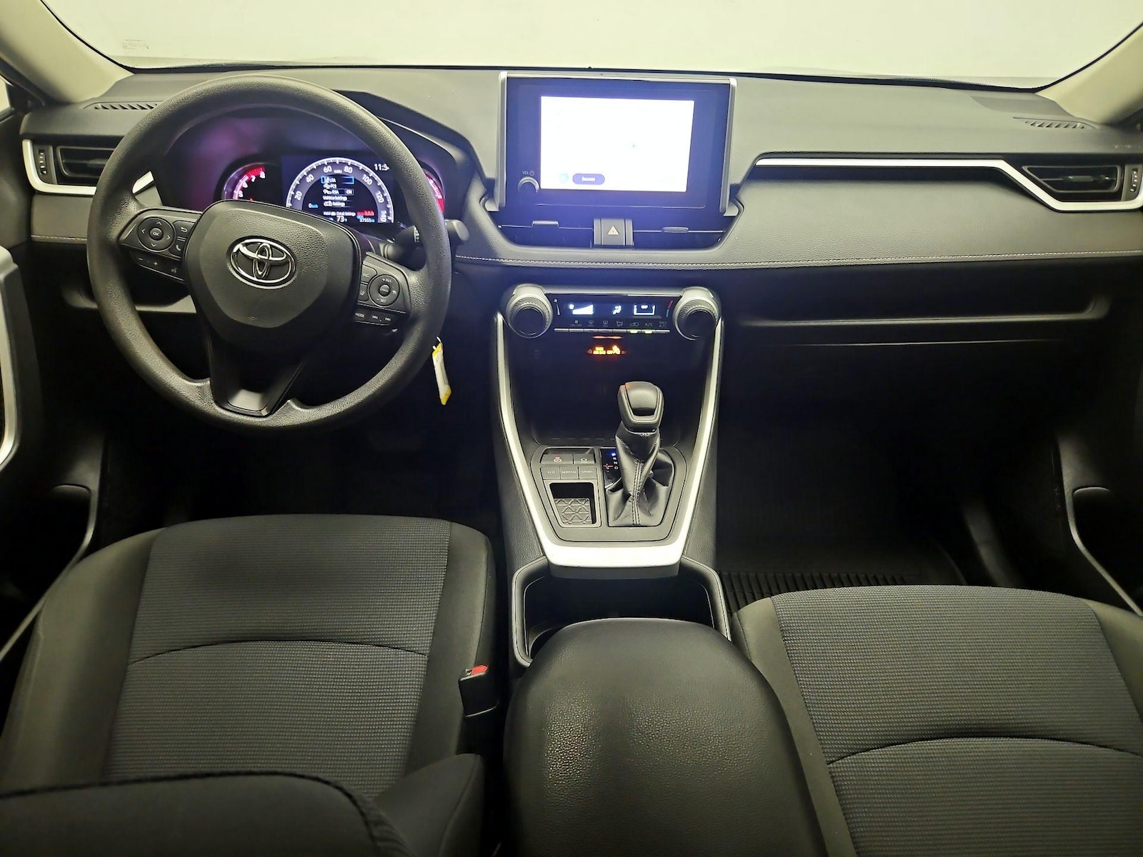 2023 Toyota RAV4 LE - Photo 10