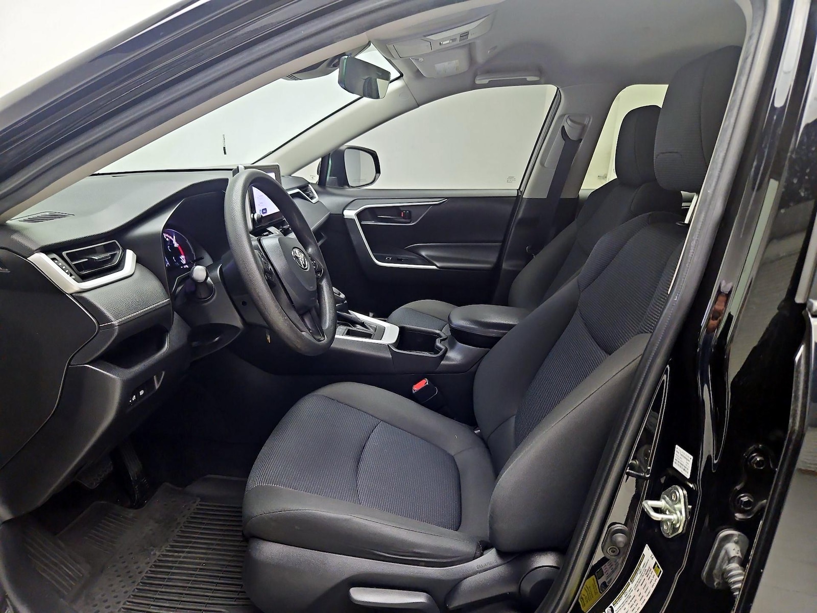 2023 Toyota RAV4 LE - Photo 12