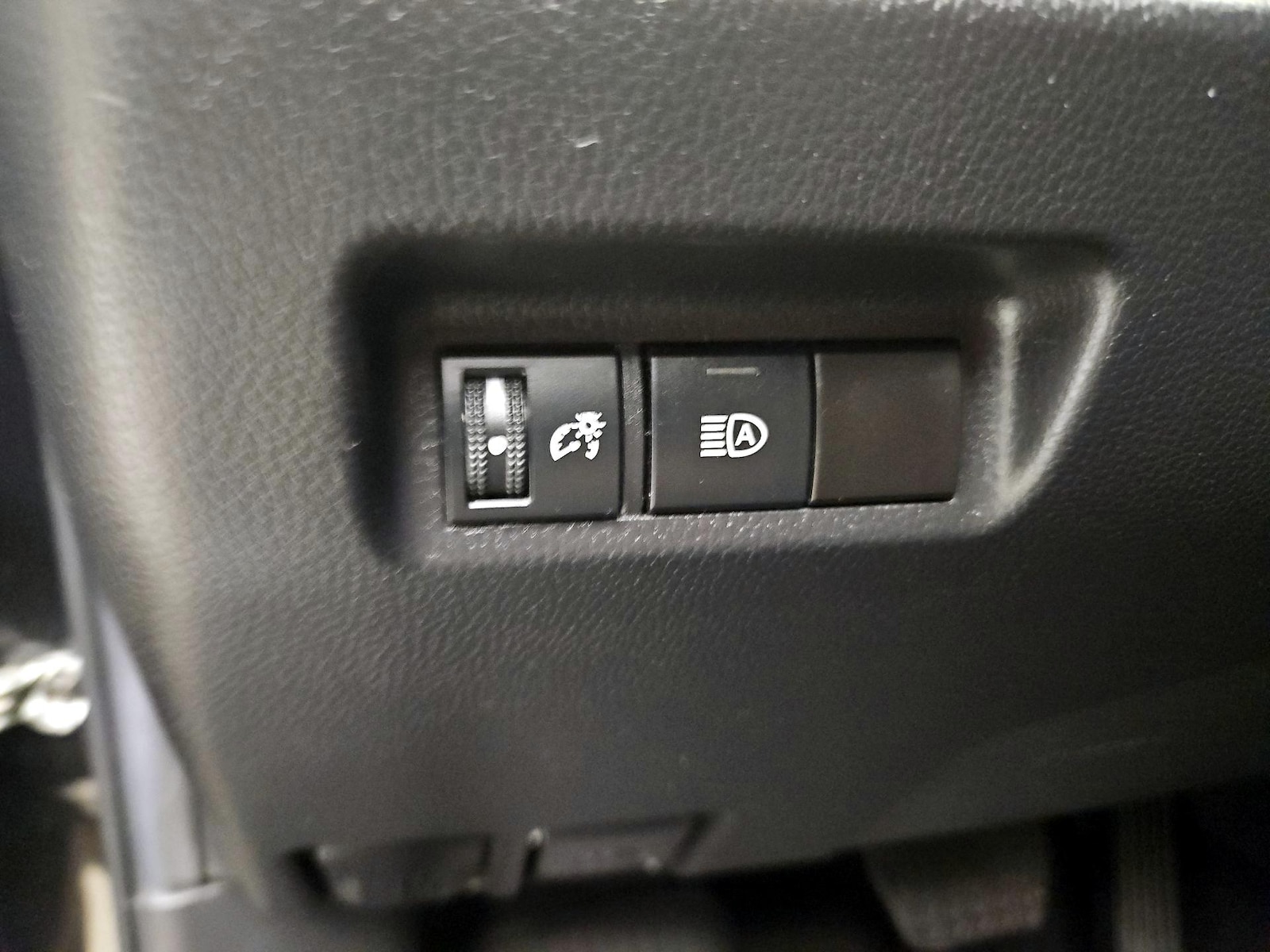 2023 Toyota RAV4 LE - Photo 14