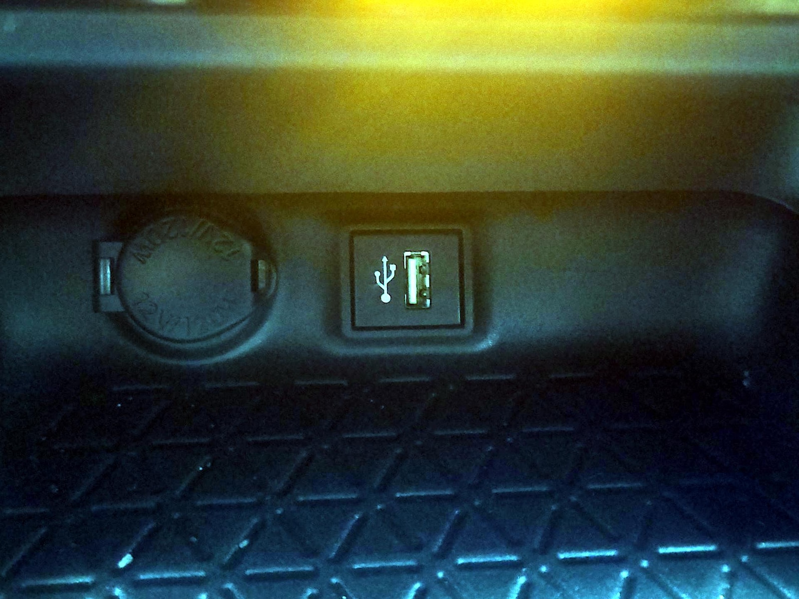 2023 Toyota RAV4 LE - Photo 19