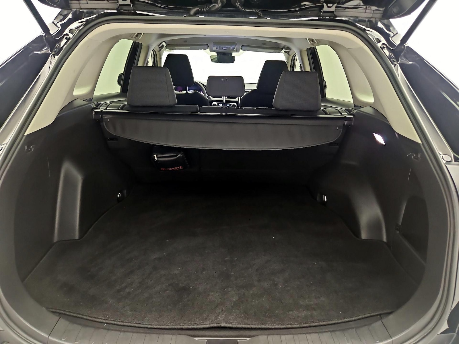 2023 Toyota RAV4 LE - Photo 21