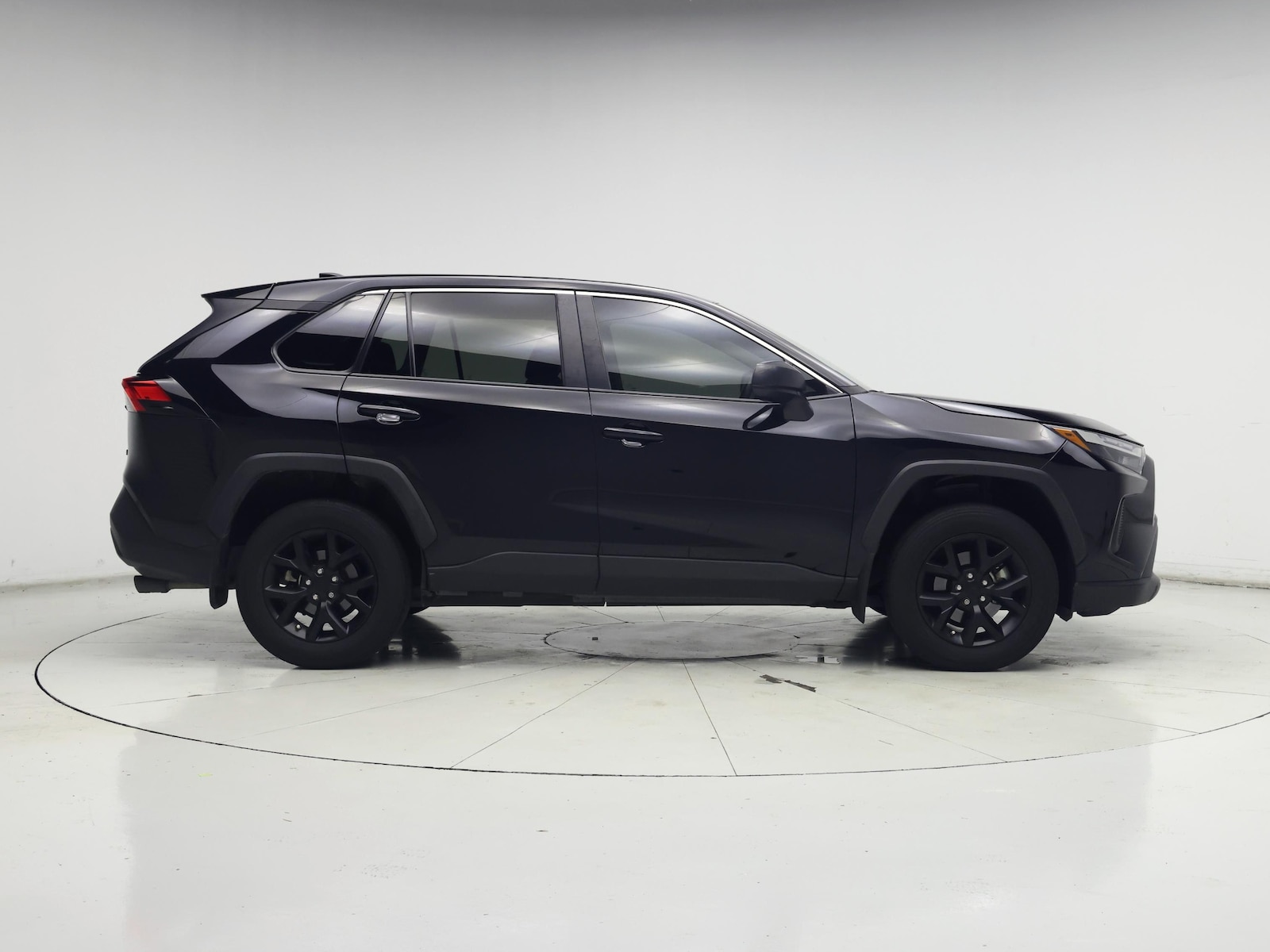 2023 Toyota RAV4 LE - Photo 8