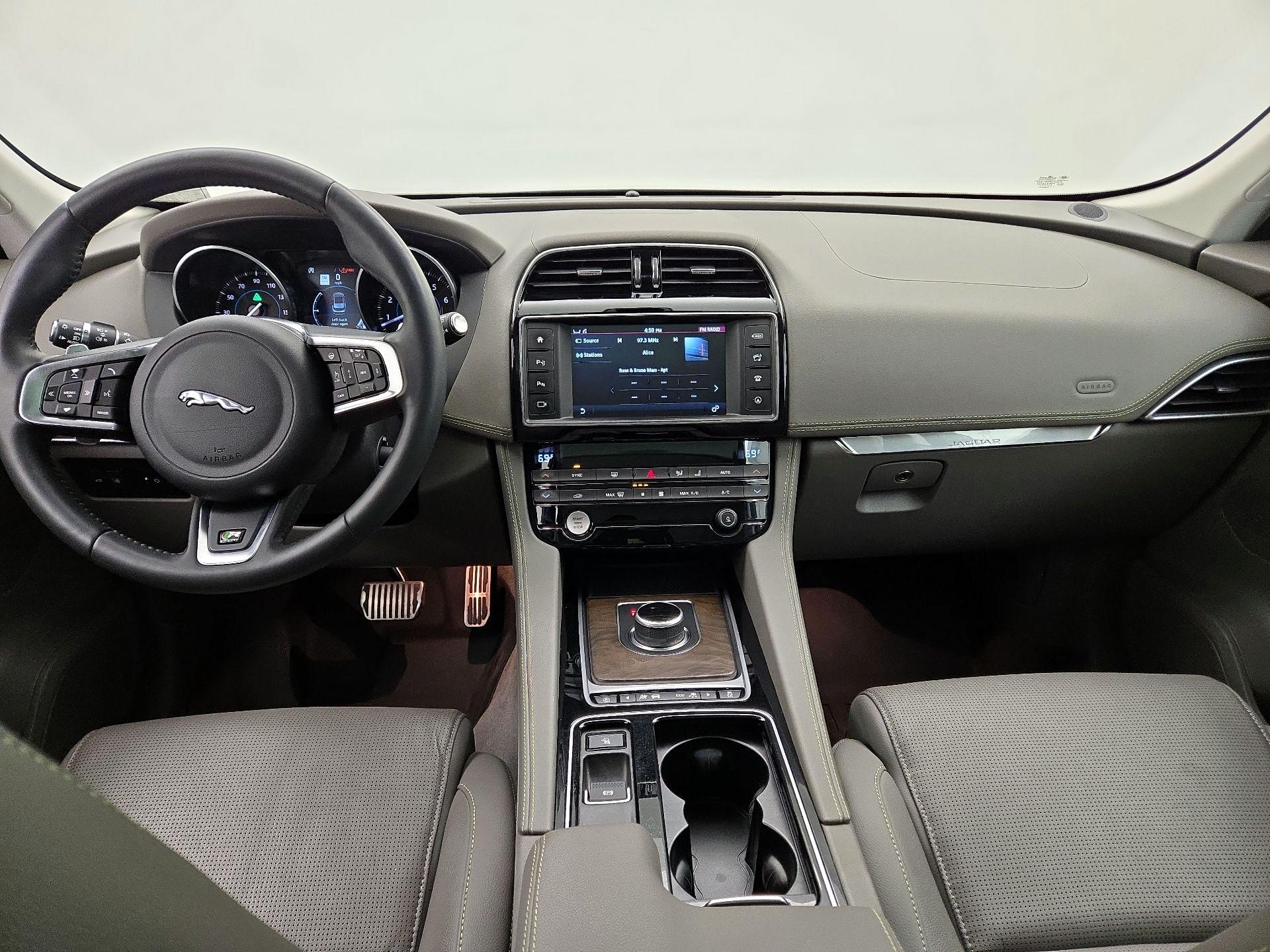 Thumbnail: 2018 Jaguar F-Pace - 9