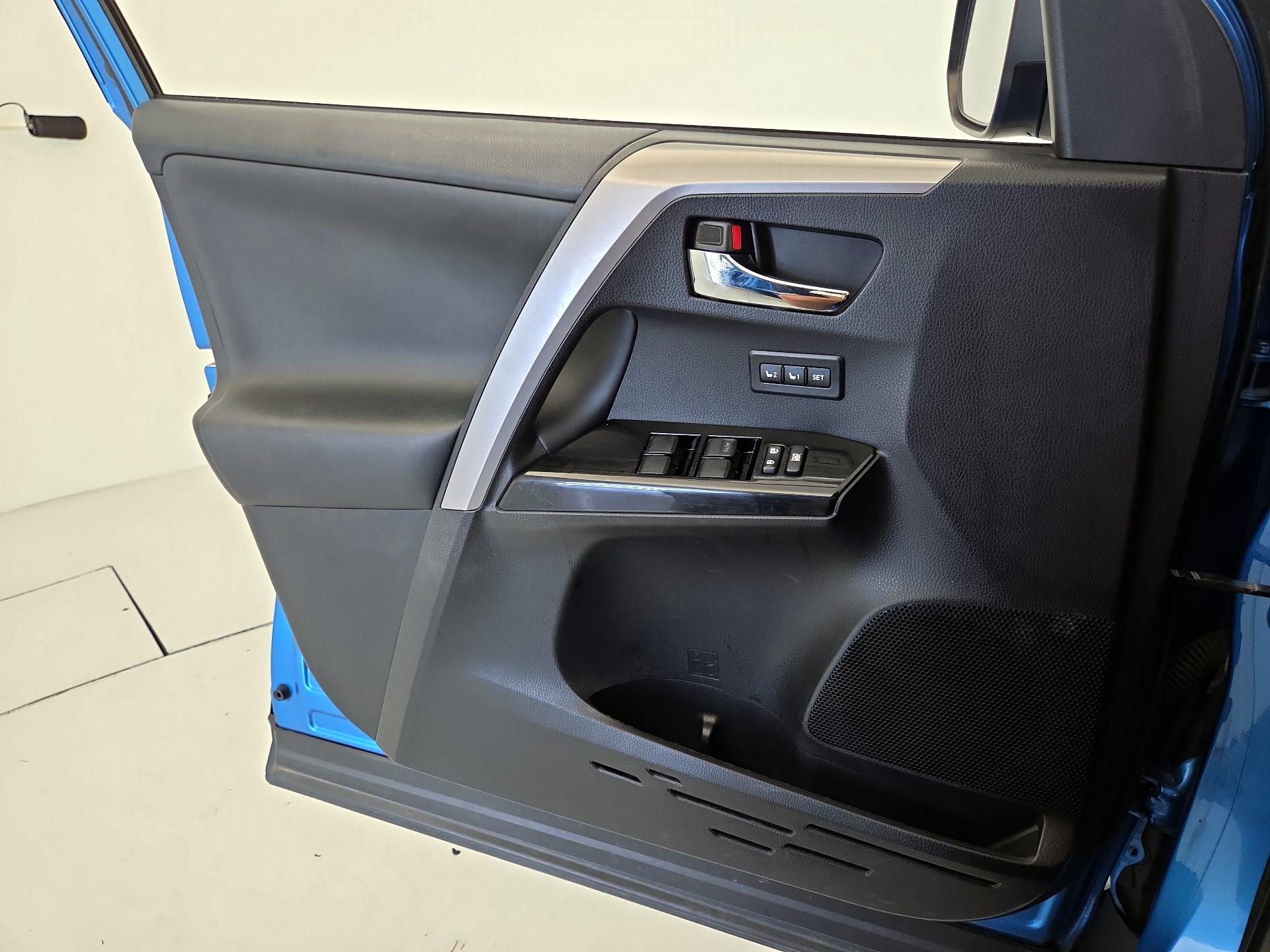Thumbnail: 2016 Toyota RAV4 - 12