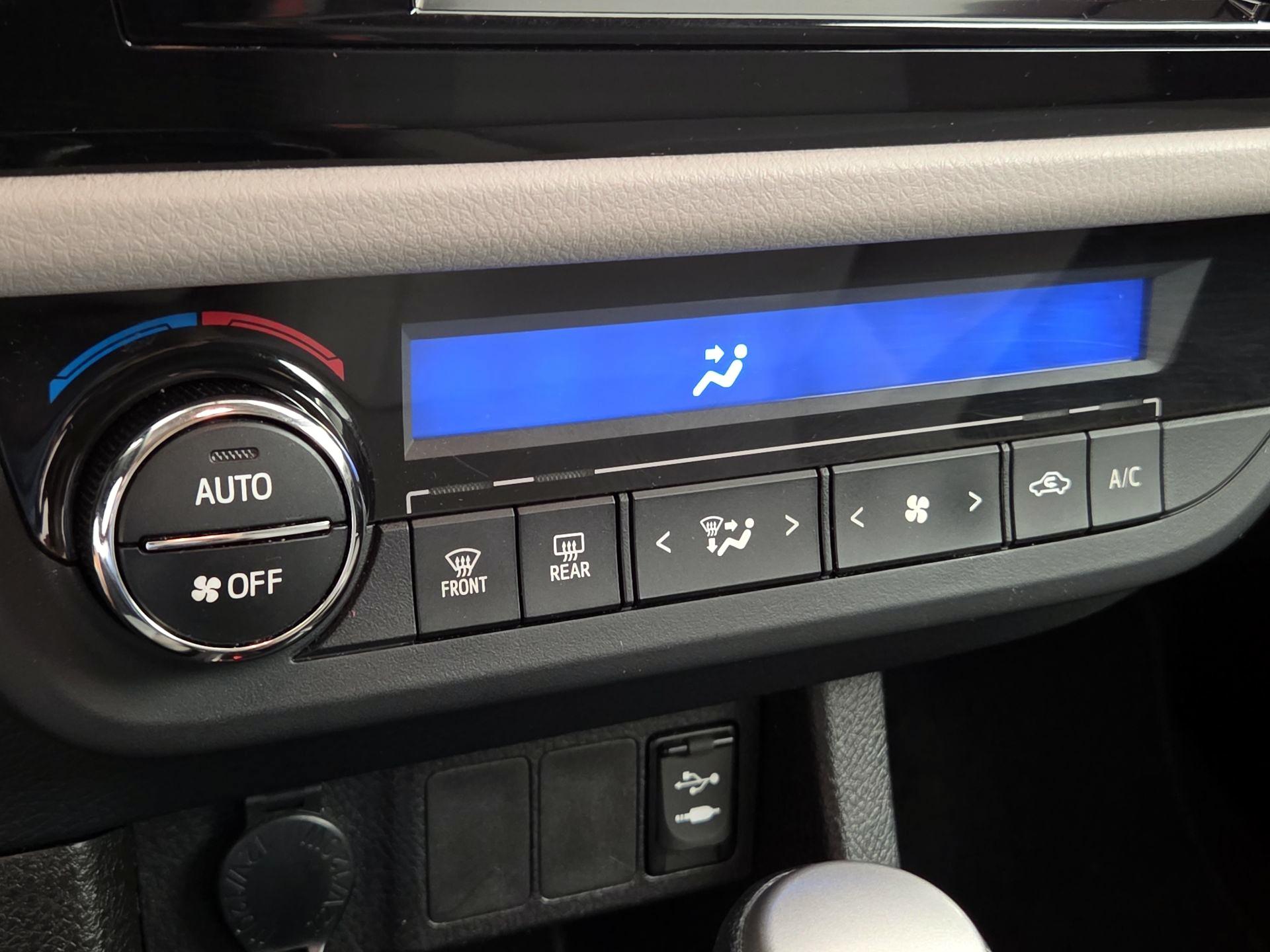 Thumbnail: 2016 Toyota Corolla - 16
