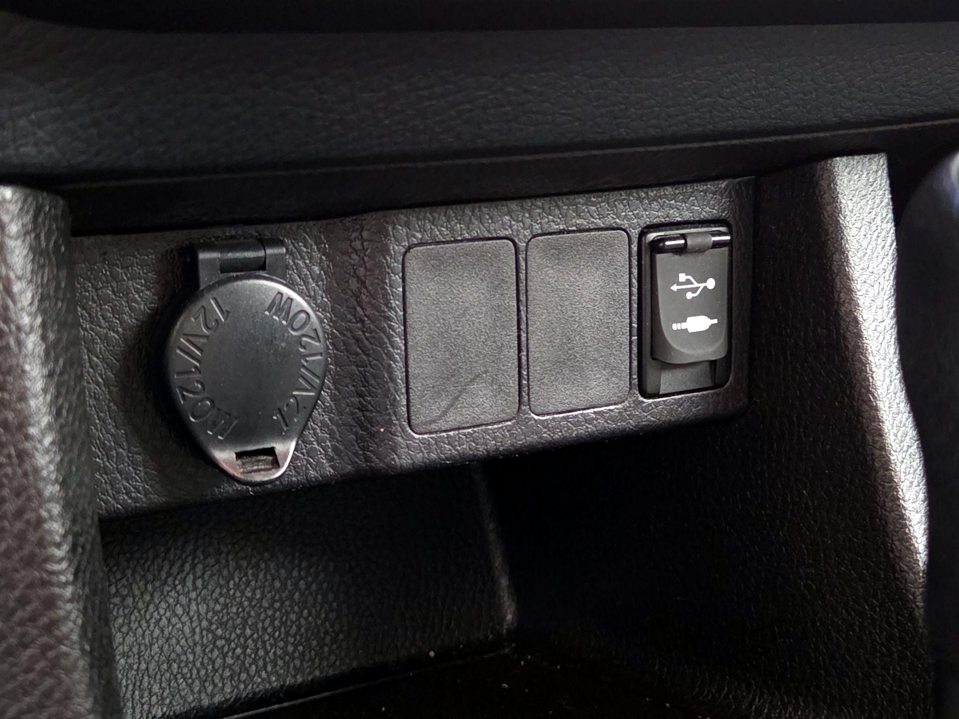 Thumbnail: 2016 Toyota Corolla - 18