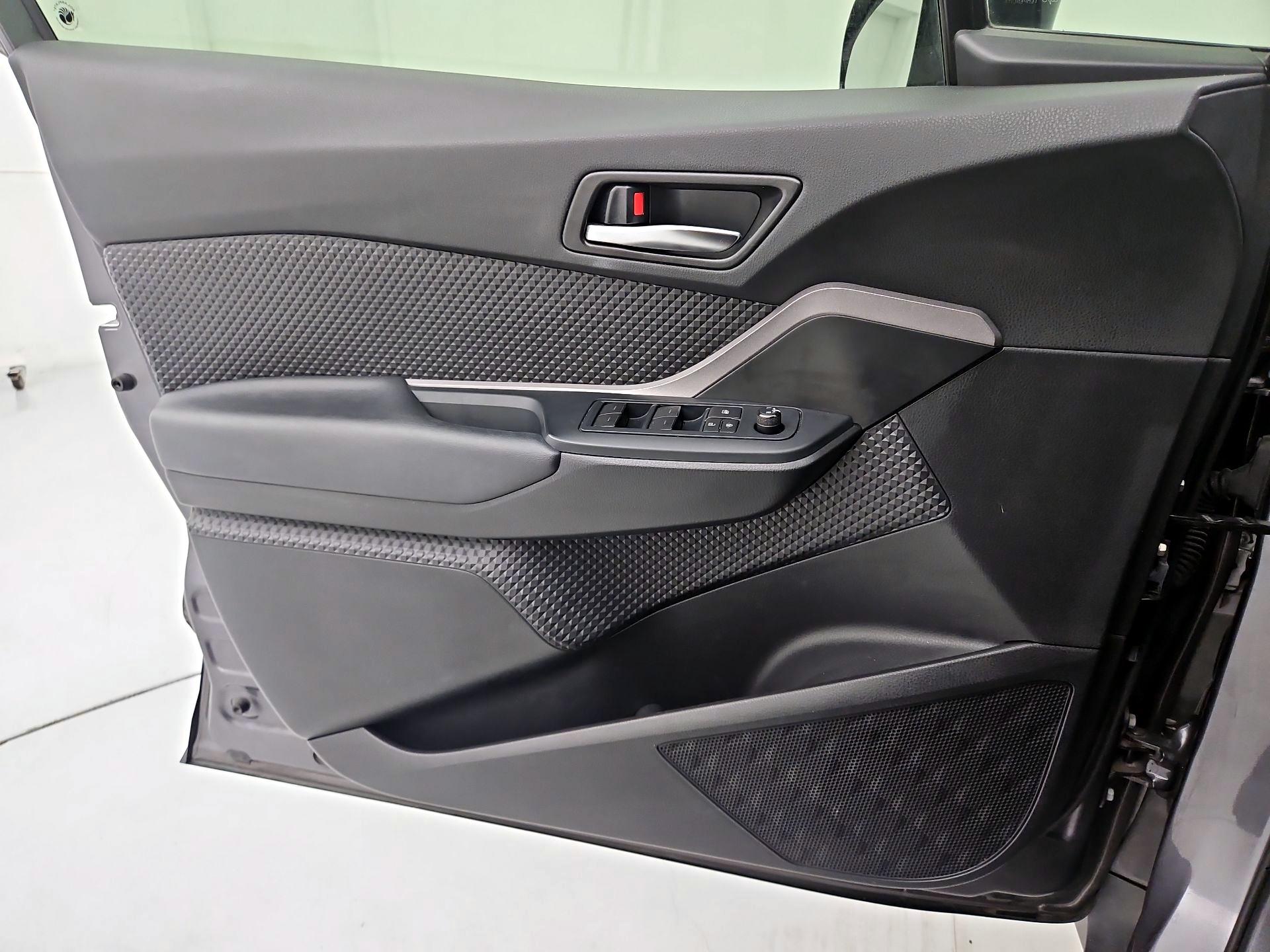 Thumbnail: 2021 Toyota C-HR - 12