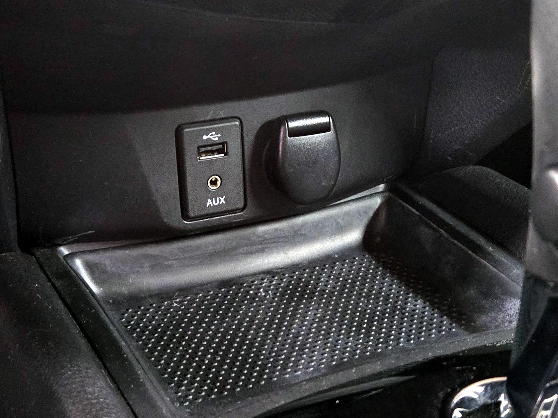 Thumbnail: 2015 Nissan Rogue - 18