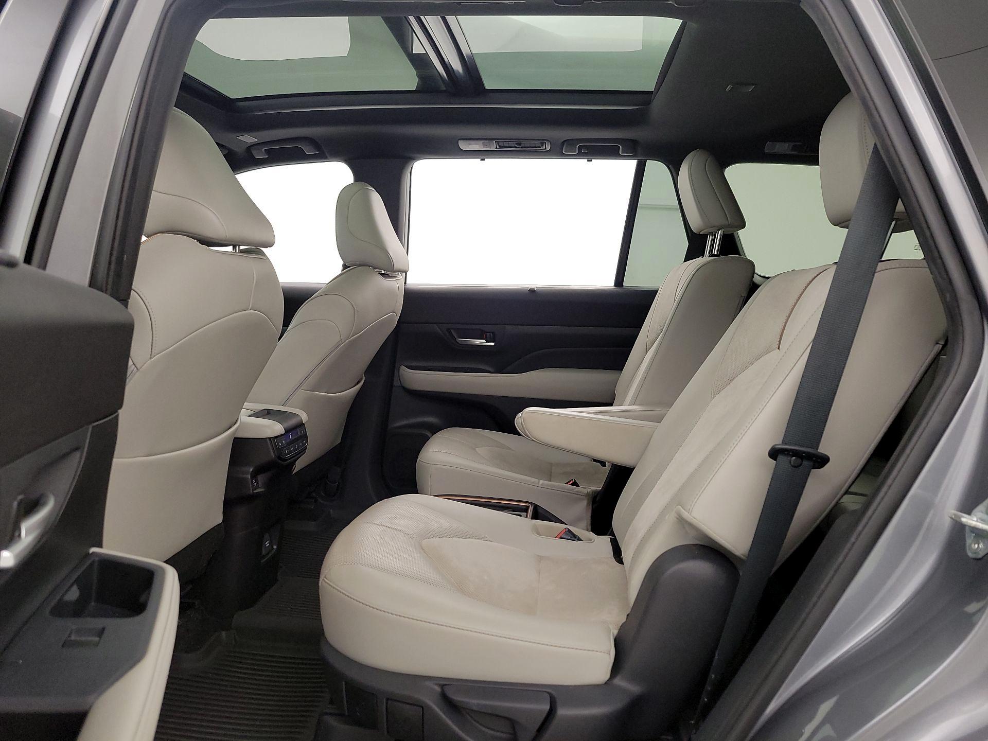 Thumbnail: 2025 Toyota Highlander - 20