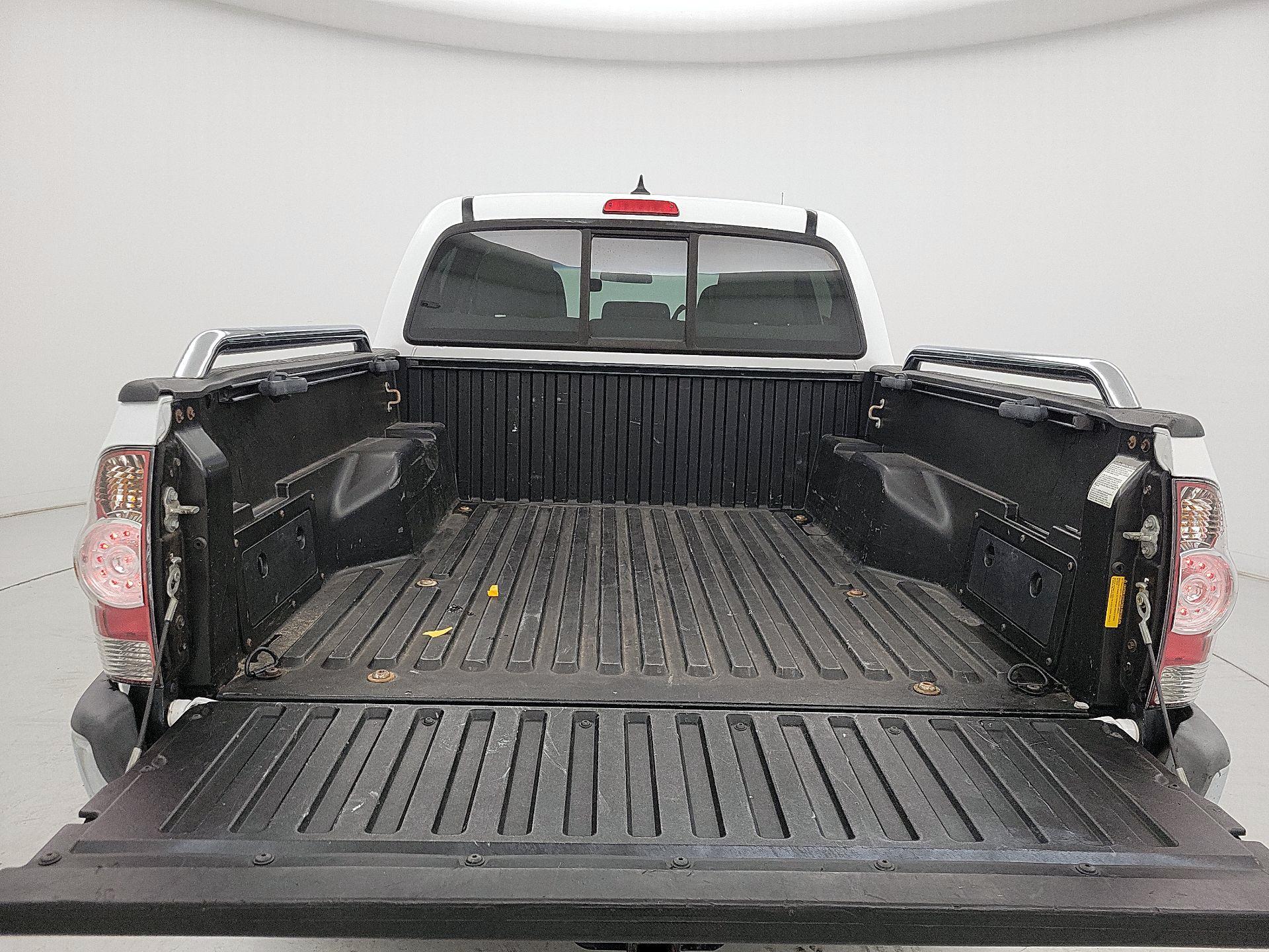 Thumbnail: 2015 Toyota Tacoma - 20