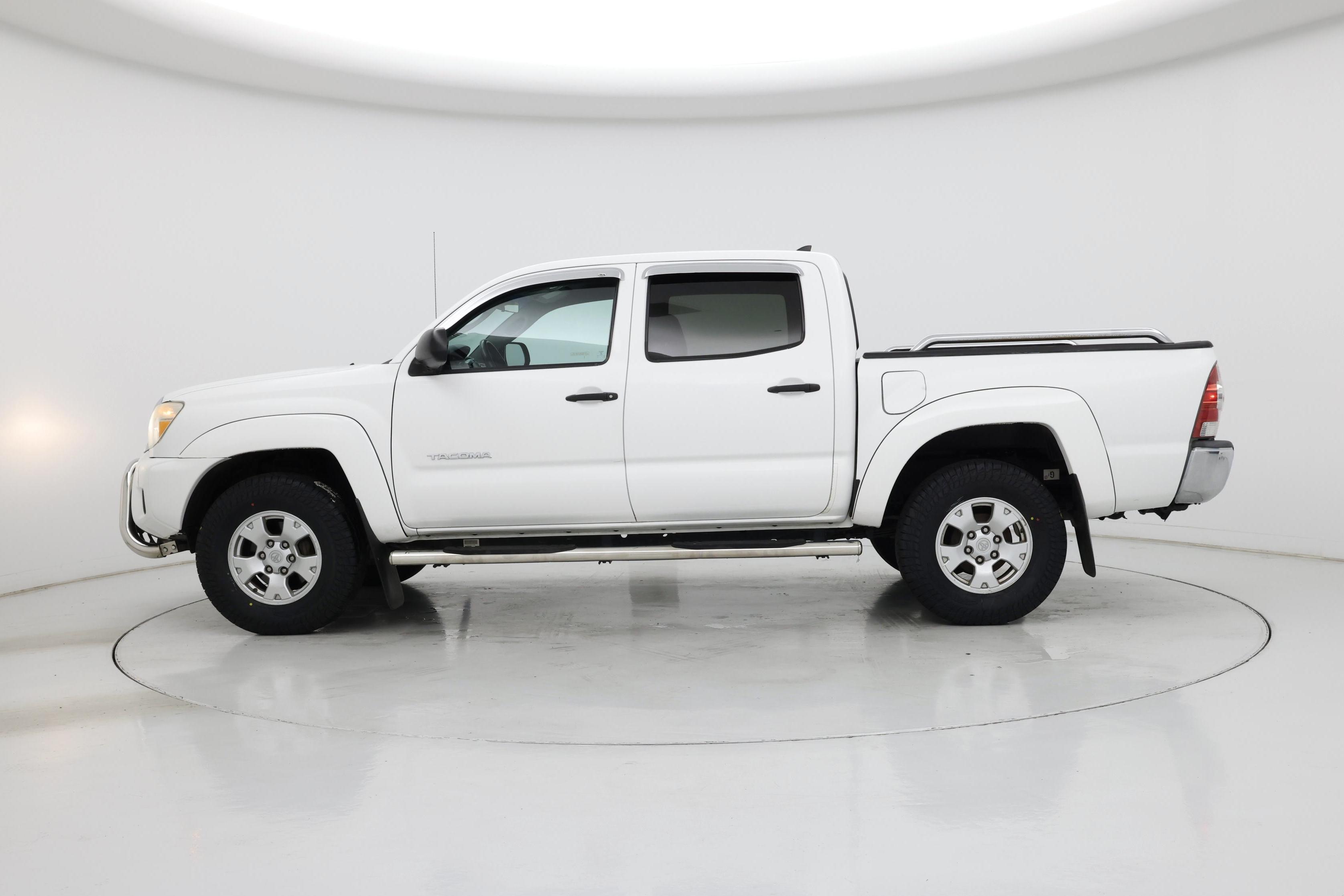 Thumbnail: 2015 Toyota Tacoma - 3