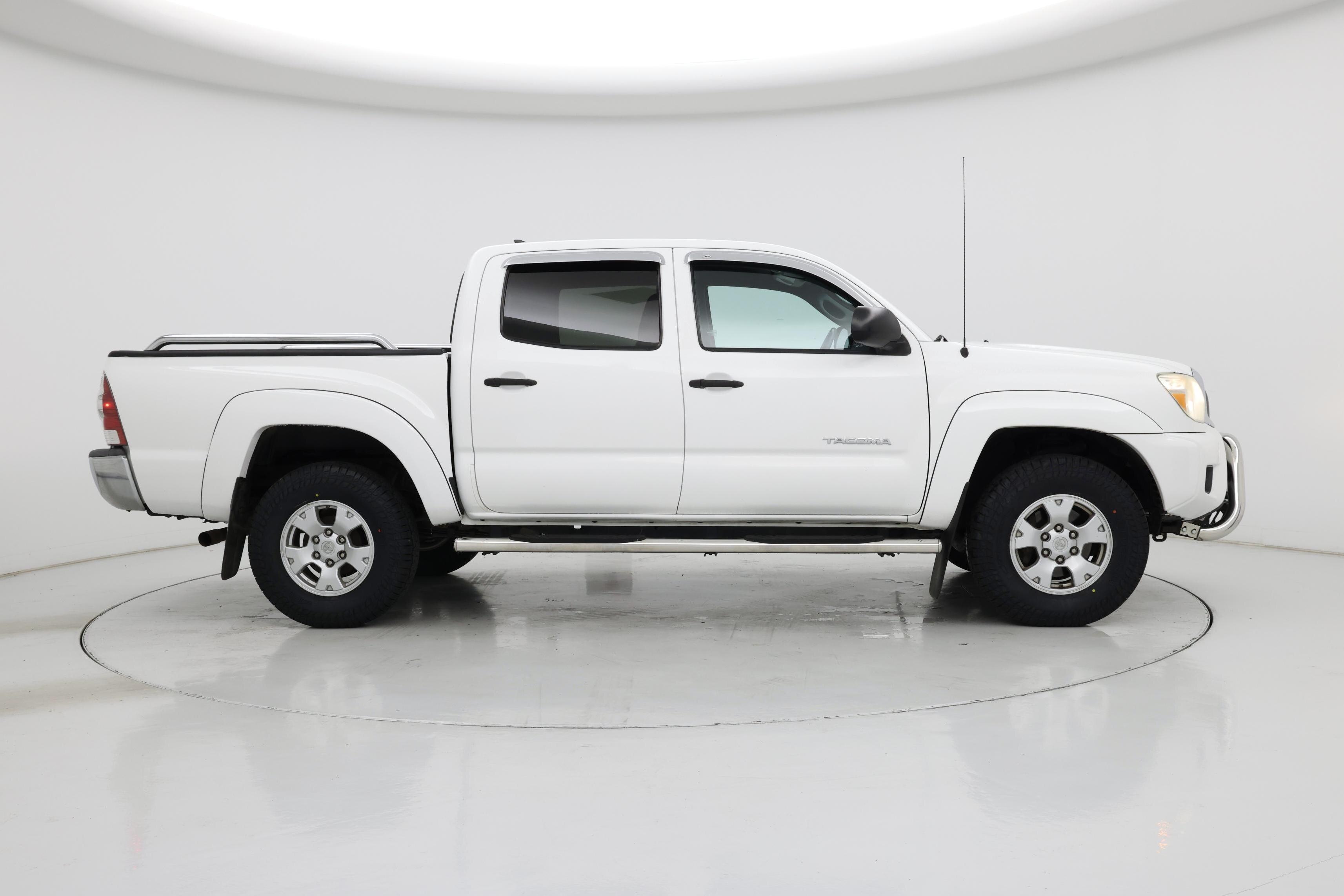 Thumbnail: 2015 Toyota Tacoma - 7