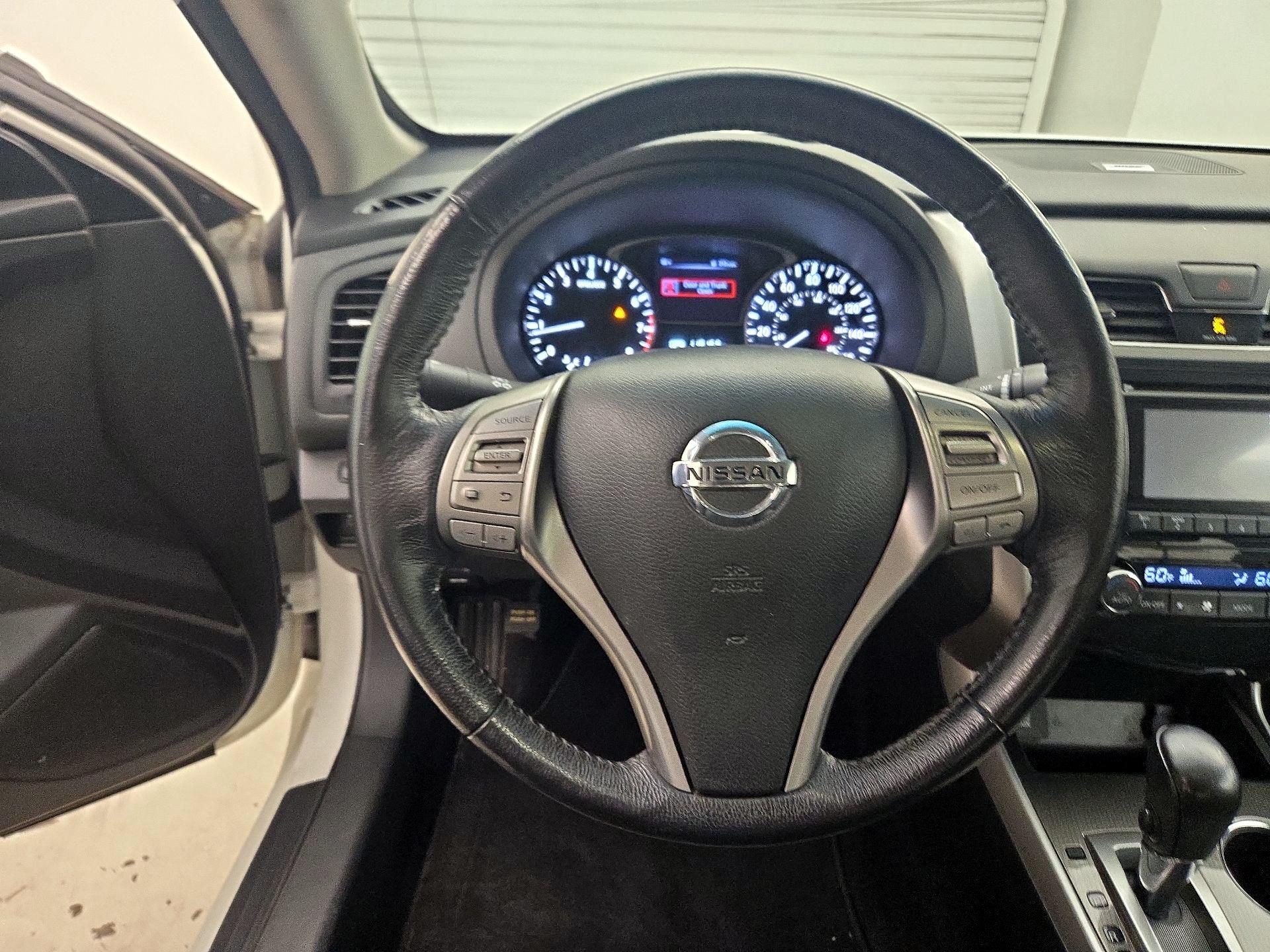 Thumbnail: 2015 Nissan Altima - 10