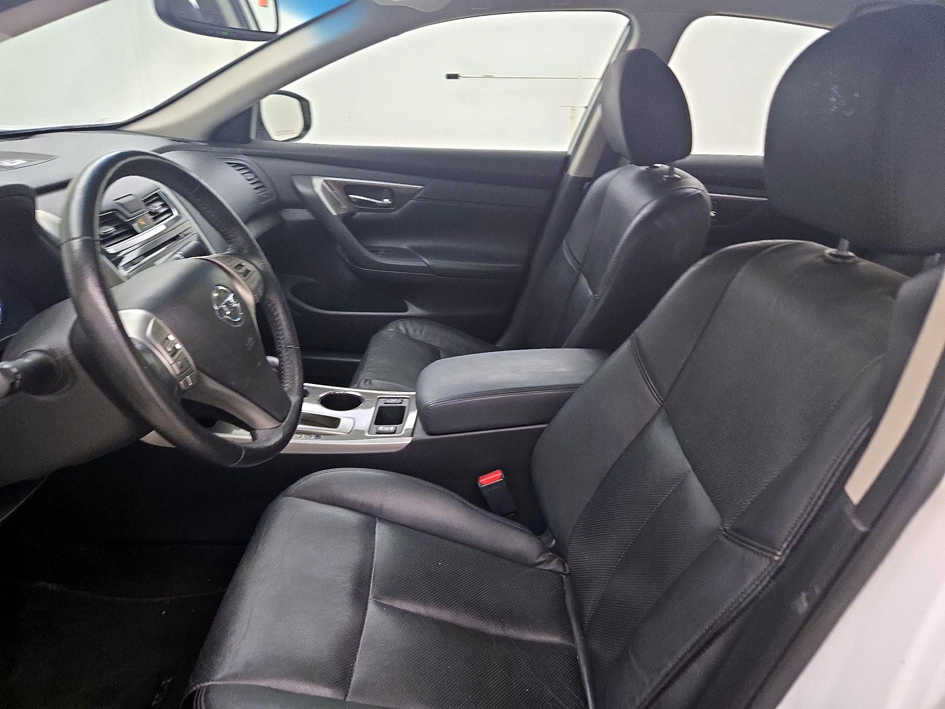 Thumbnail: 2015 Nissan Altima - 11