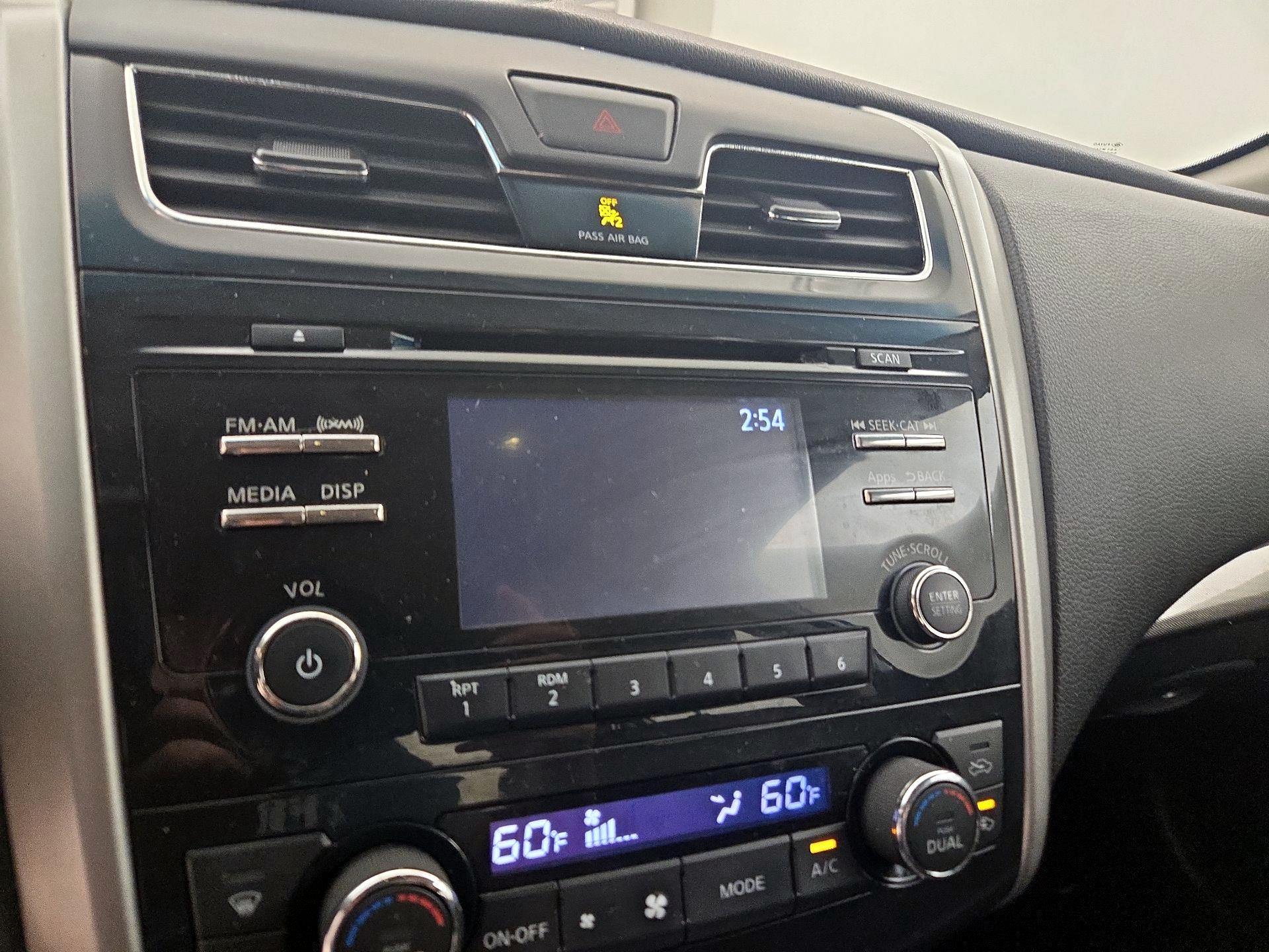 Thumbnail: 2015 Nissan Altima - 15